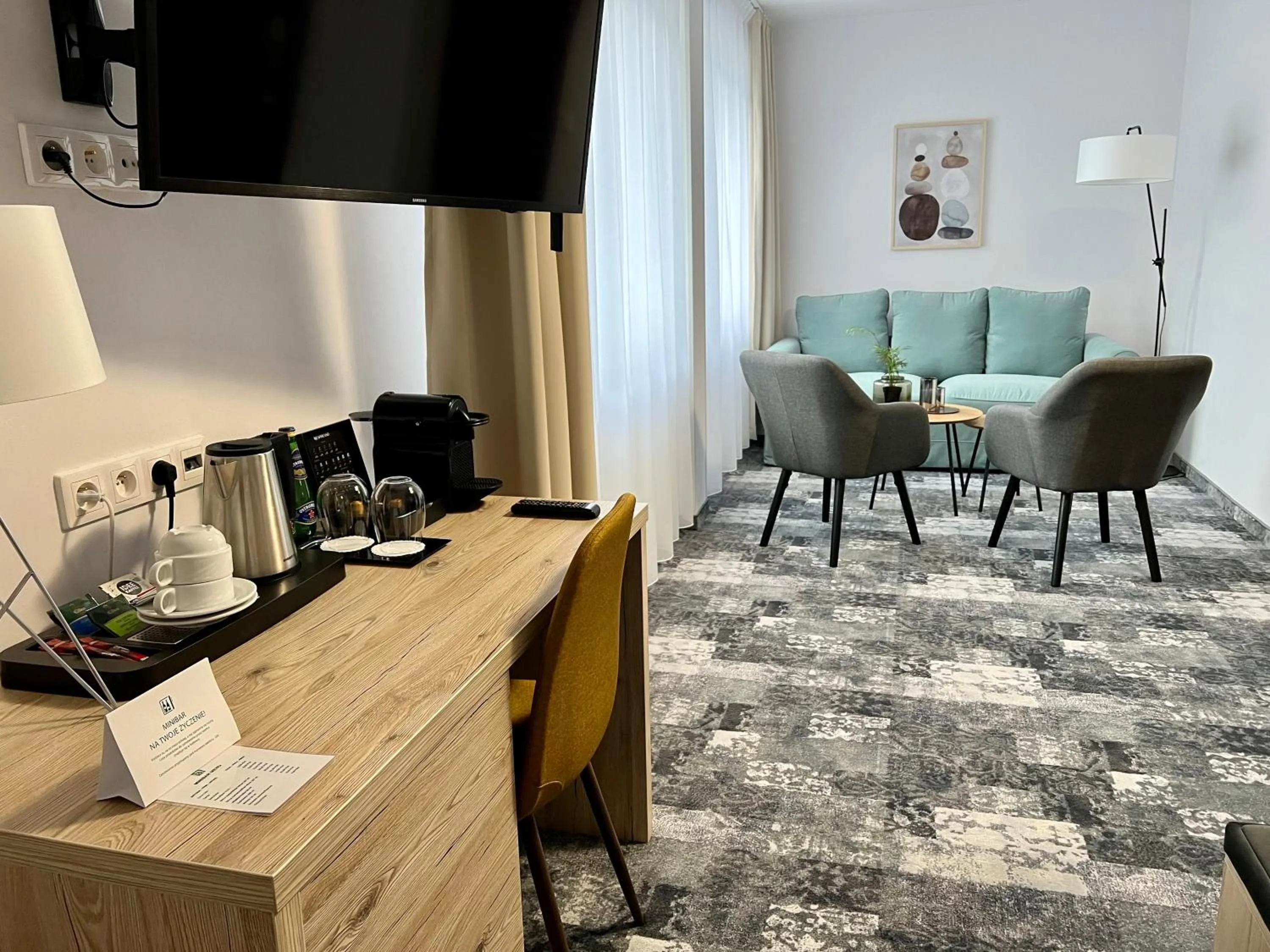 Coffee/tea facilities in City Hotel