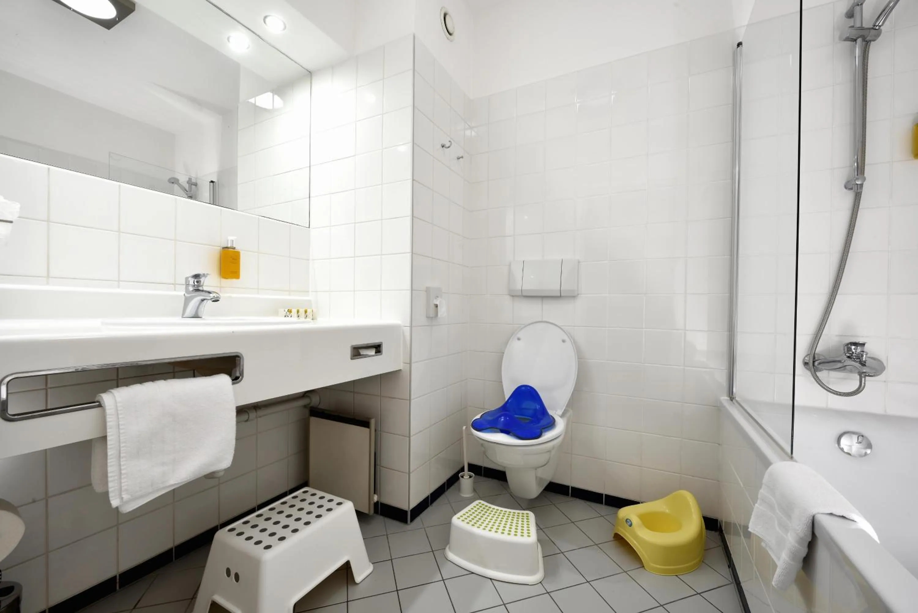 Toilet in City Hotel