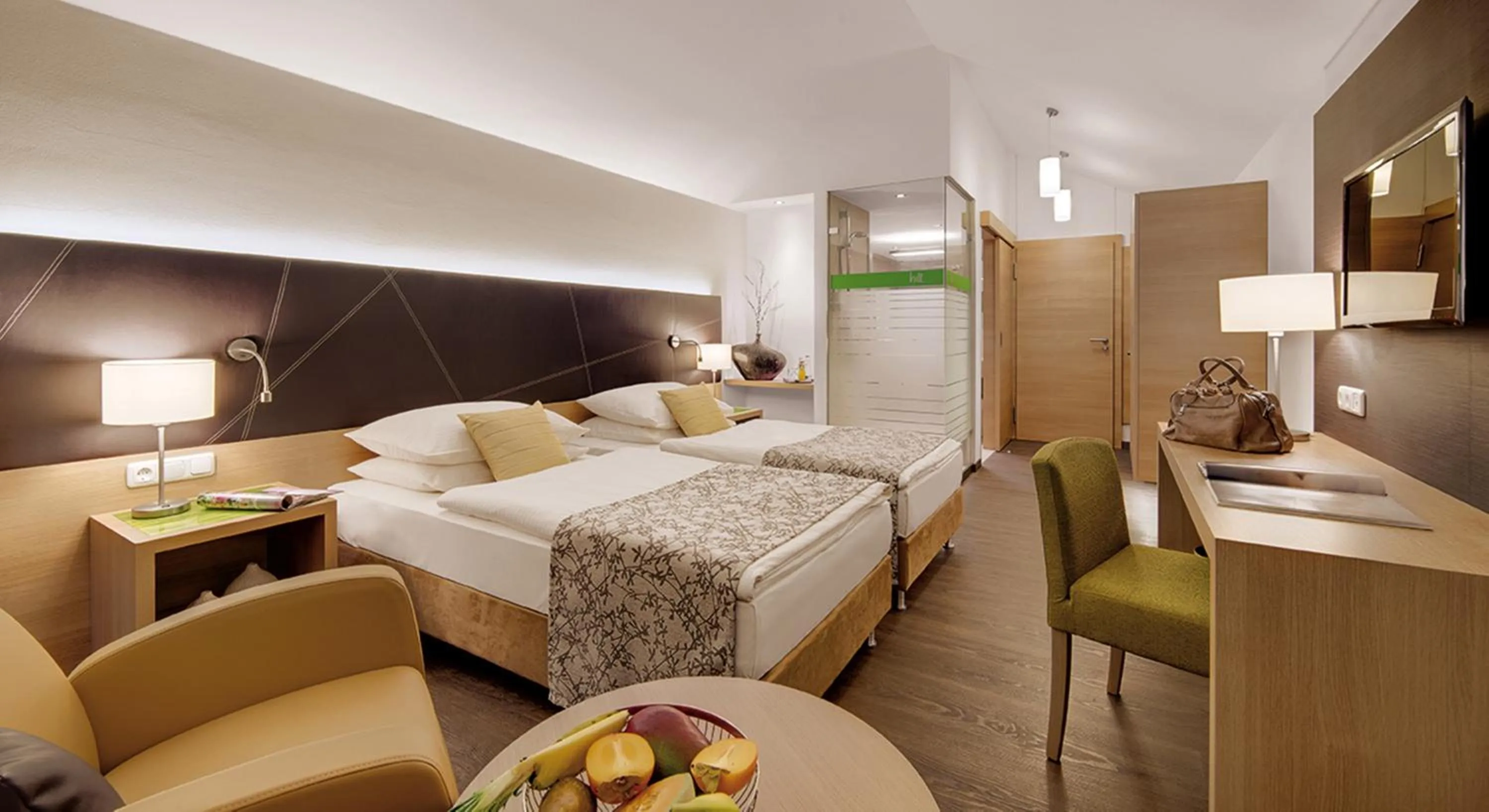 Shower, Bed in Hotel Holl