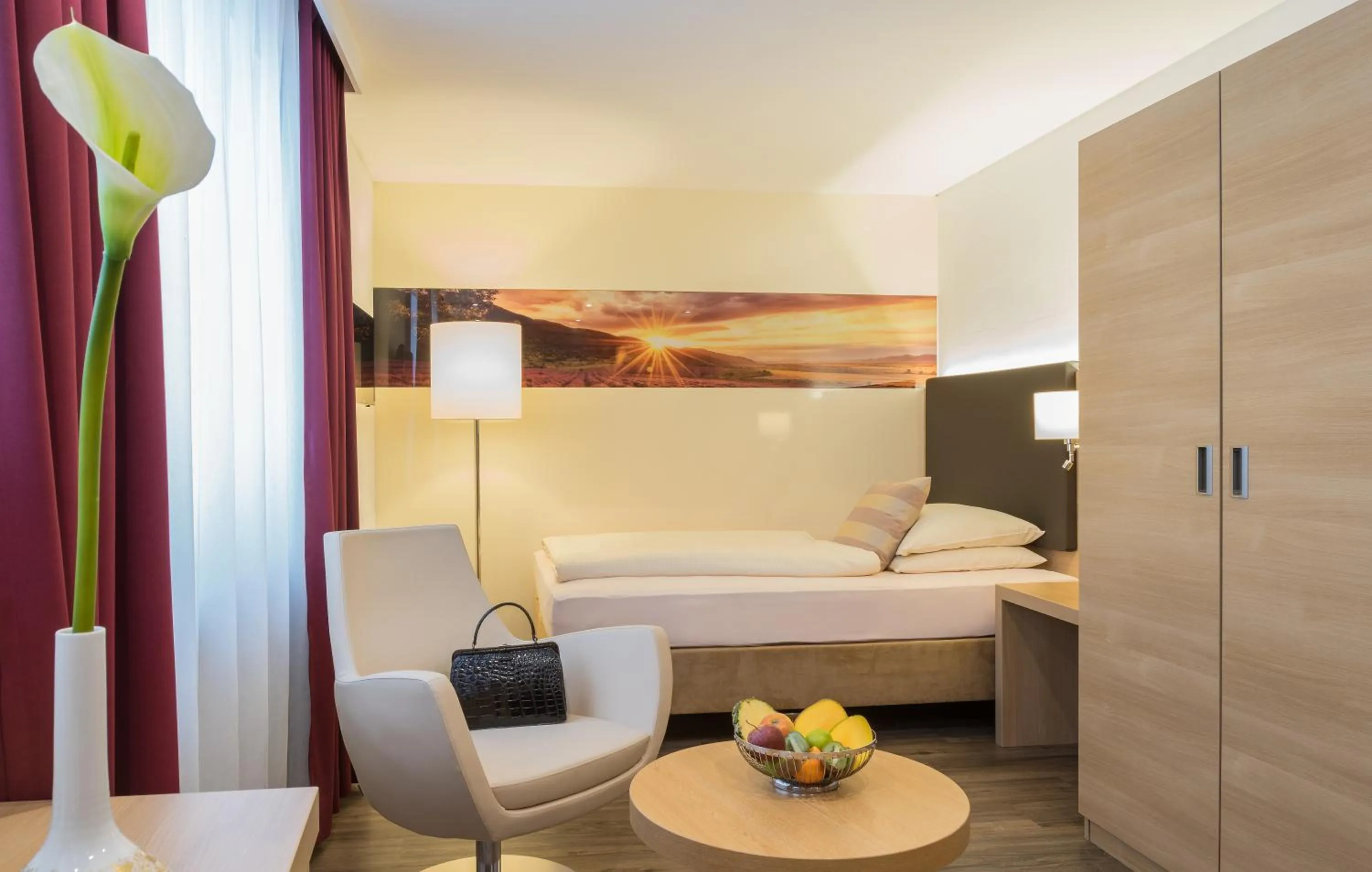 Bedroom, Bed in Hotel Holl