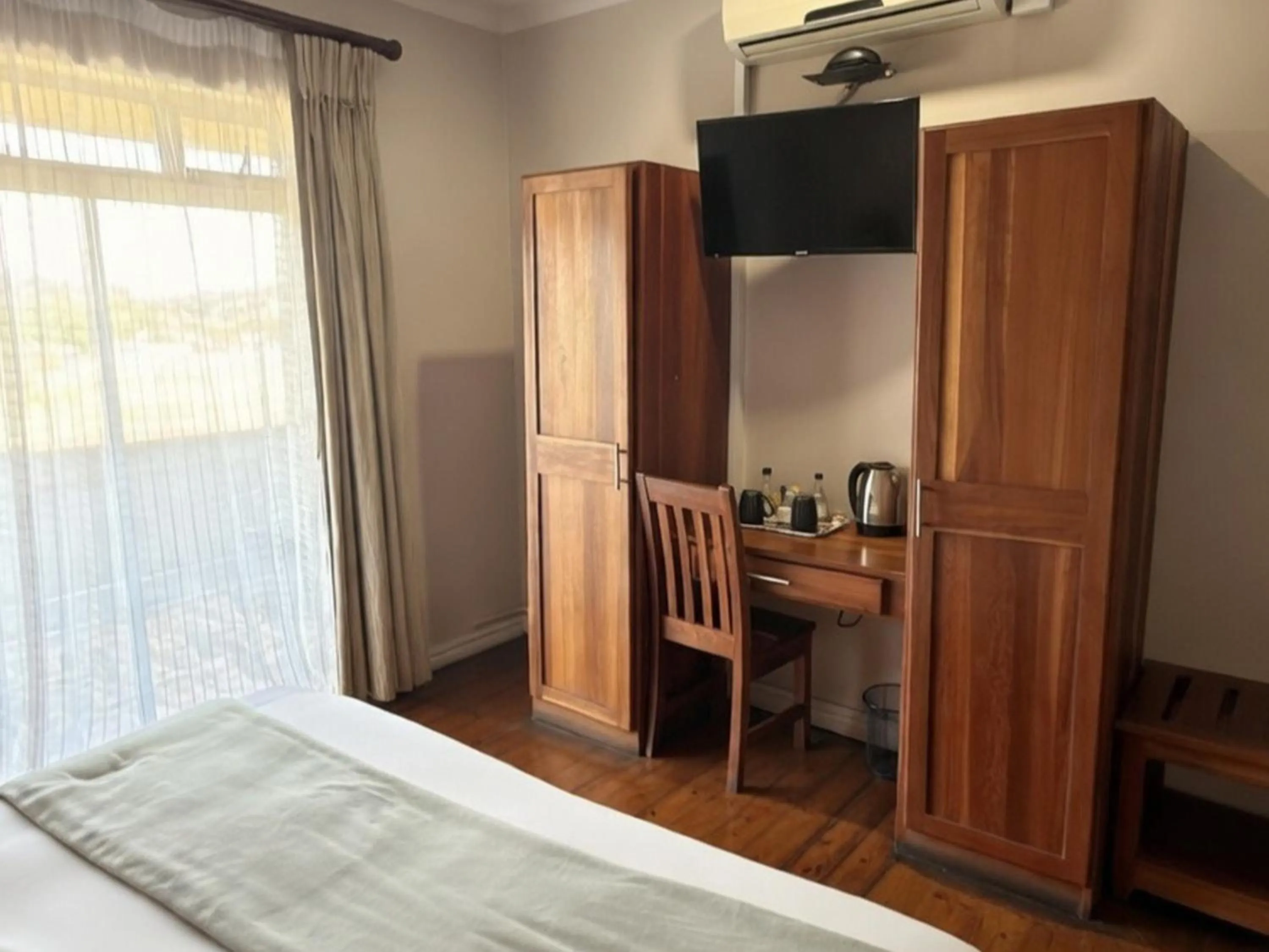 Bedroom, Bed in Lido Hotel