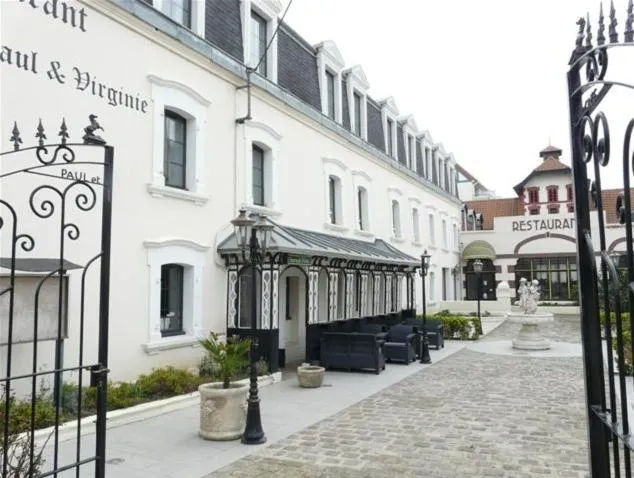 Facade/entrance in Les Mini-lofts de Paul et Virginie