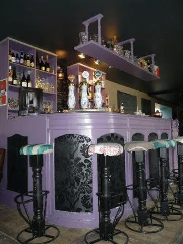 Lounge or bar in Les Mini-lofts de Paul et Virginie