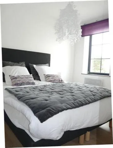 Bedroom, Bed in Les Mini-lofts de Paul et Virginie