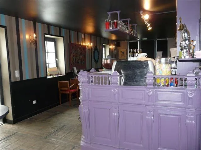 Lounge or bar in Les Mini-lofts de Paul et Virginie