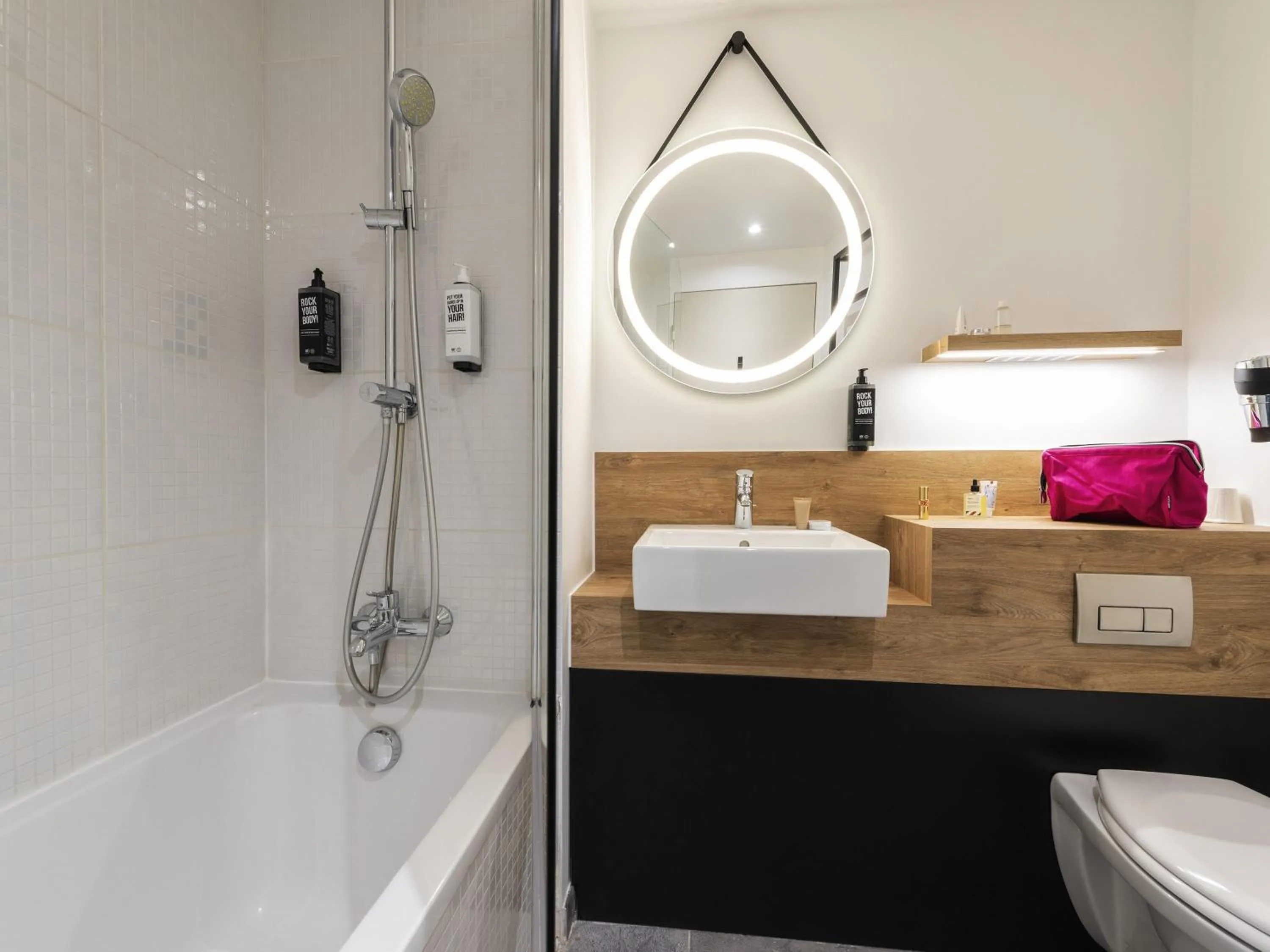 Bedroom in ibis Lyon Sud Oullins