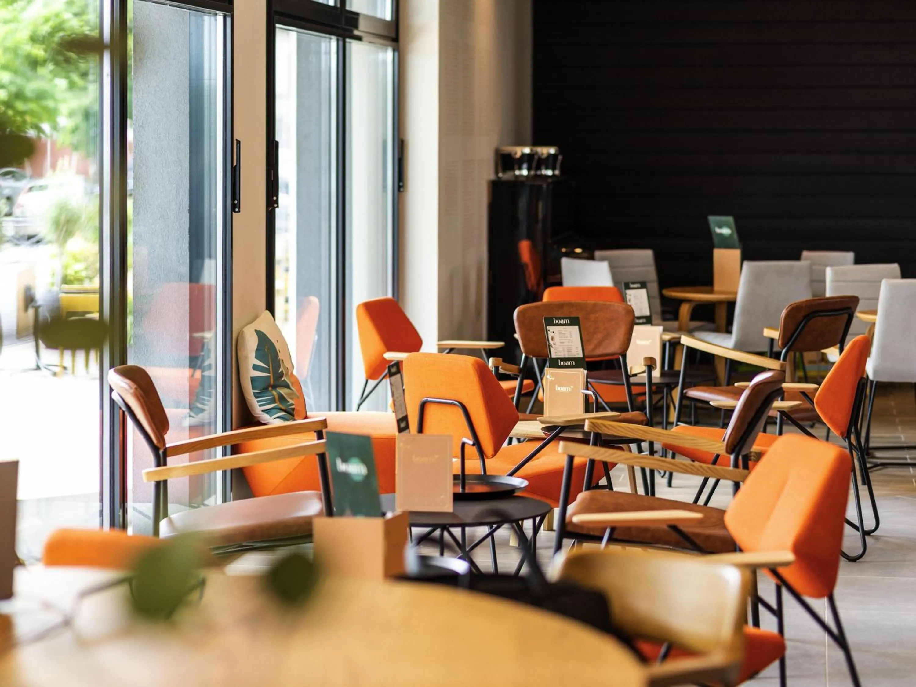 Lounge or bar in ibis Lyon Sud Oullins