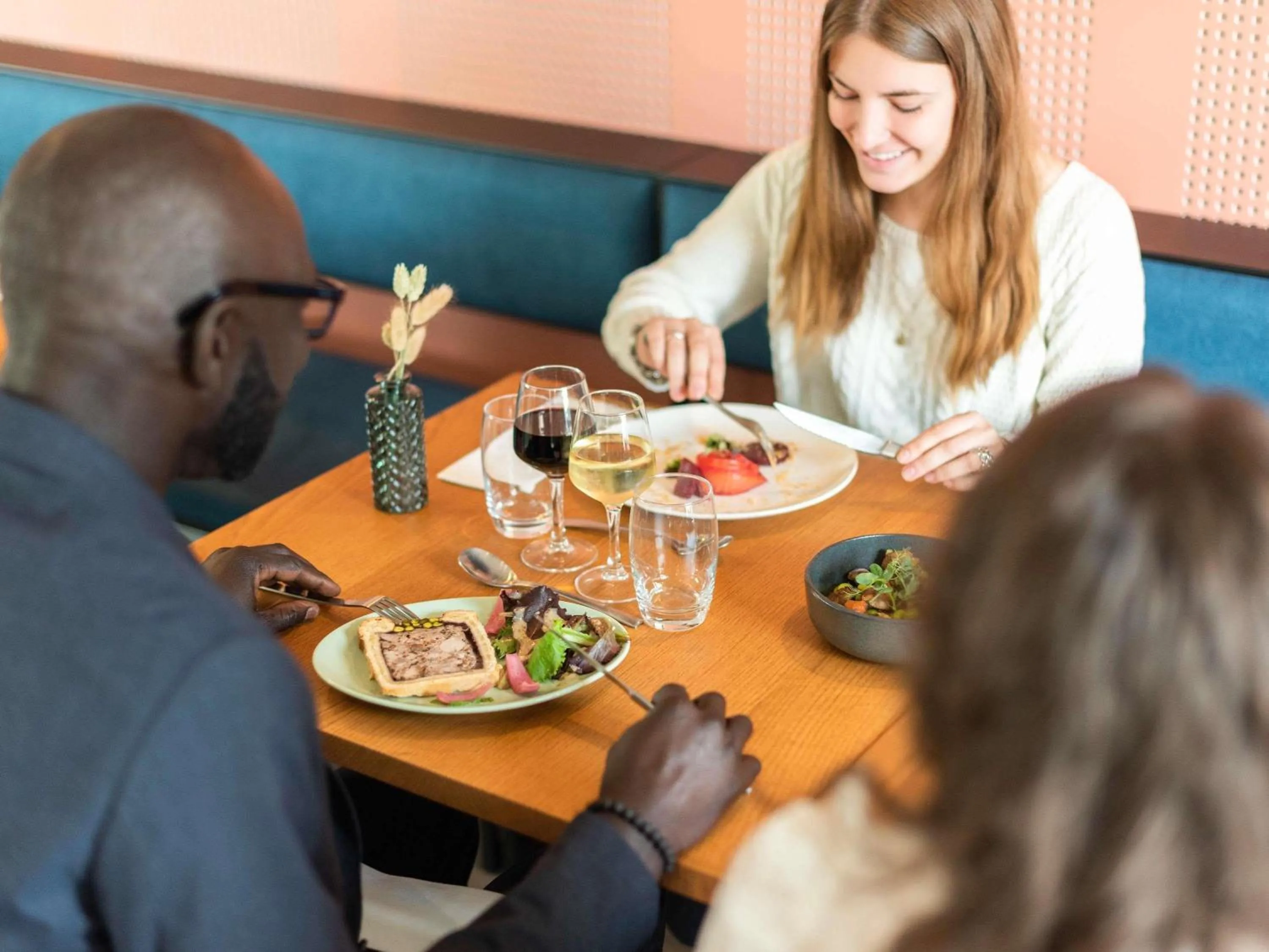 Restaurant/places to eat in ibis Lyon Sud Oullins