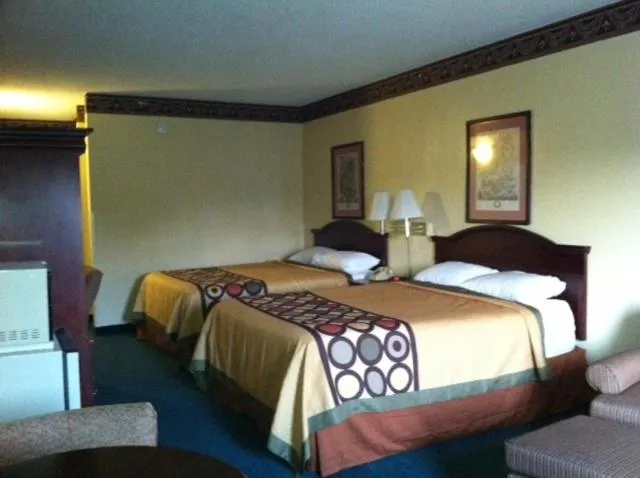 Queen Room with Two Queen Beds - Non-Smoking in Super 8 by Wyndham Piedmont Greenville Area