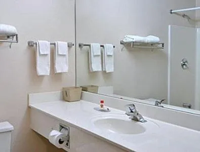 King Room - Non-Smoking in Super 8 by Wyndham Piedmont Greenville Area