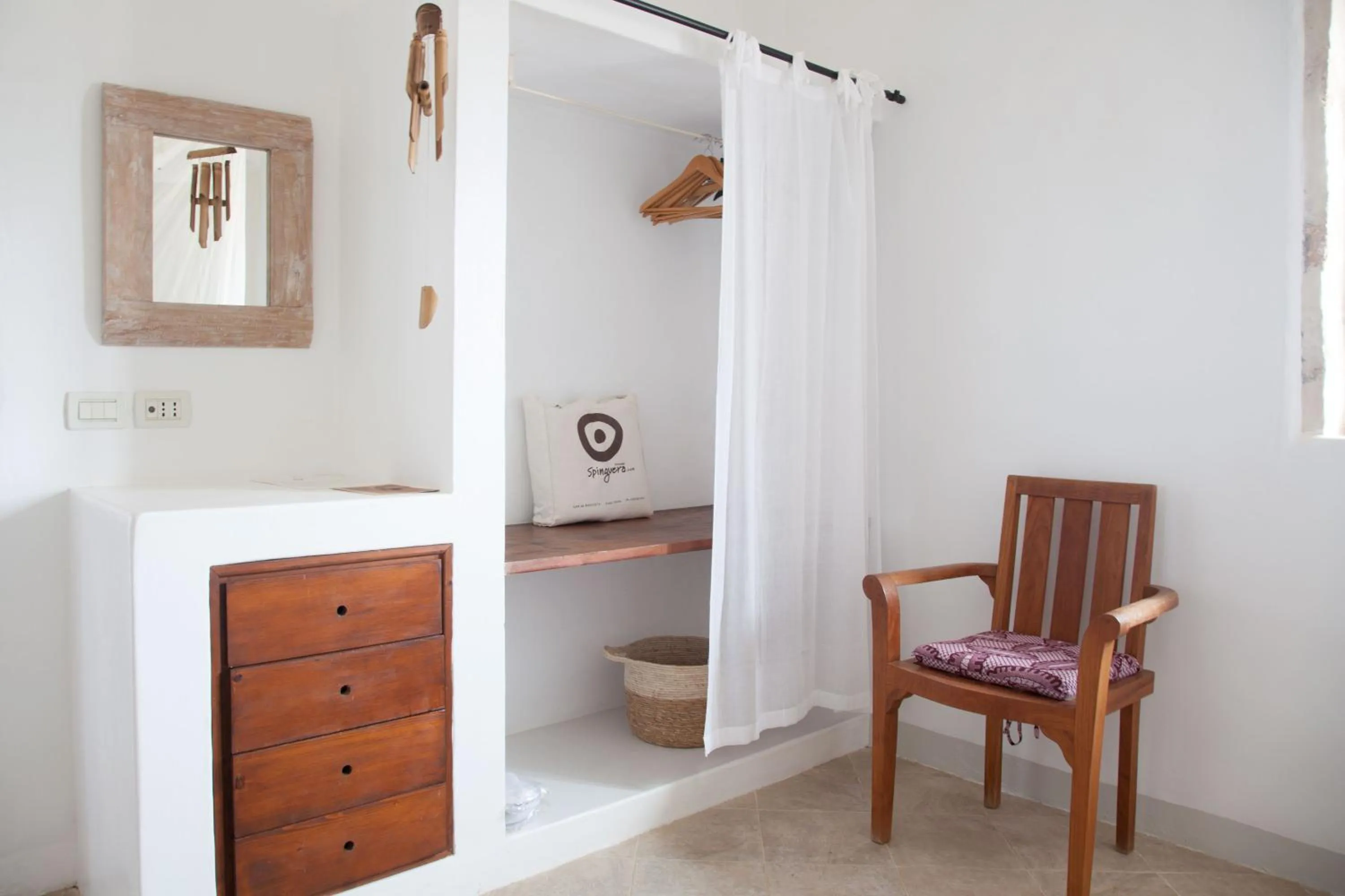 wardrobe in Spinguera Ecolodge