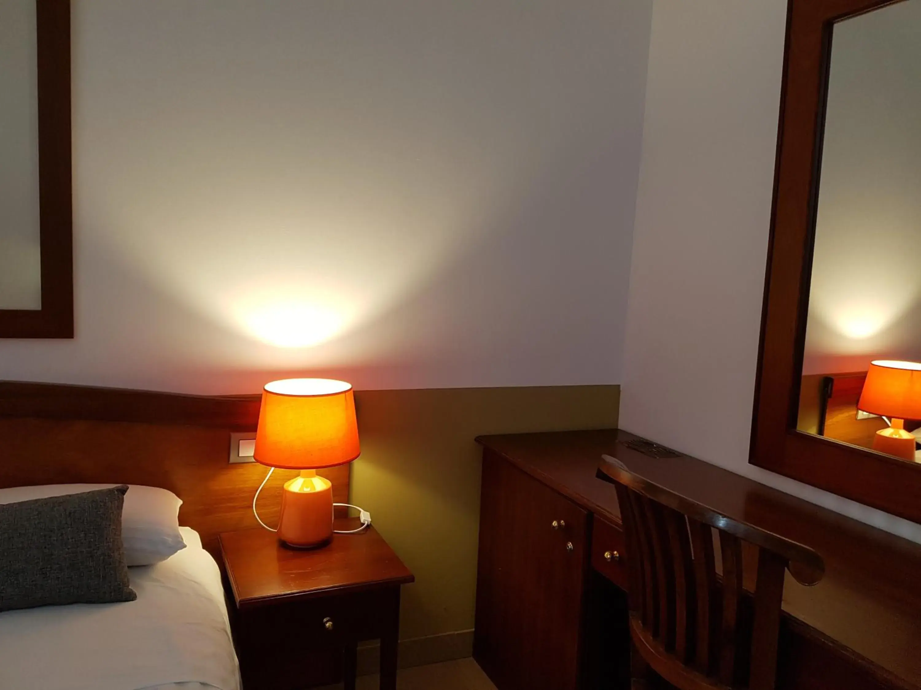 Single Room in Hostal LK Barcelona Single Room in Hostal LK Barcelona
