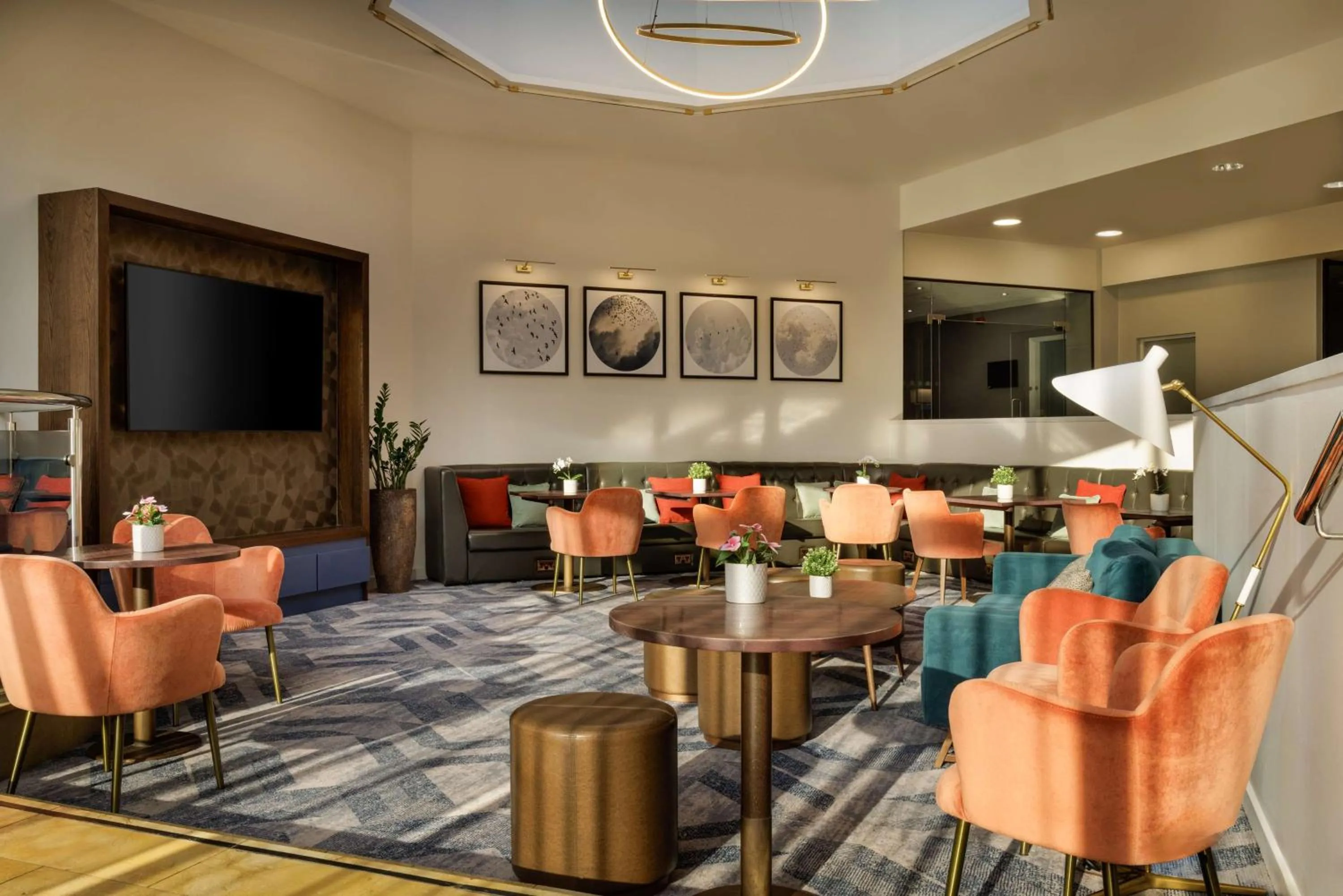 Lobby or reception in DoubleTree by Hilton Manchester Airport