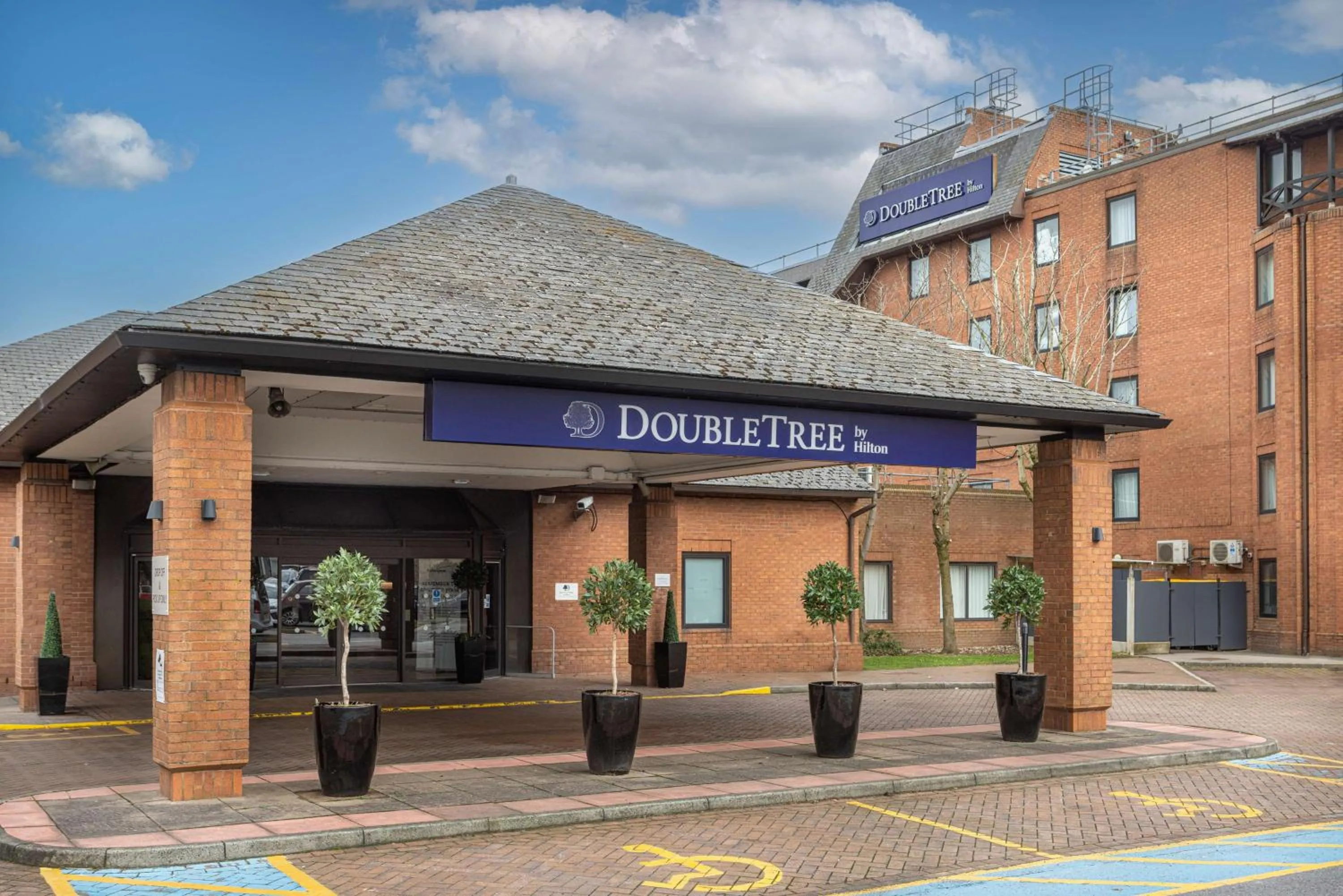 Property building in DoubleTree by Hilton Manchester Airport