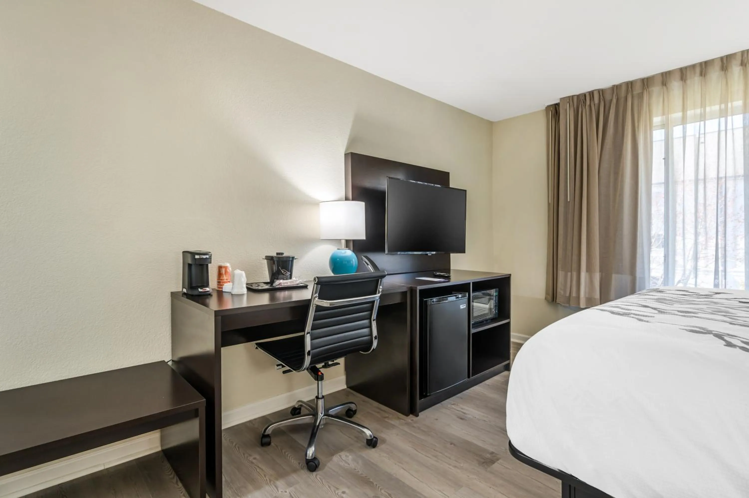 Bedroom, Bed in Sleep Inn & Suites