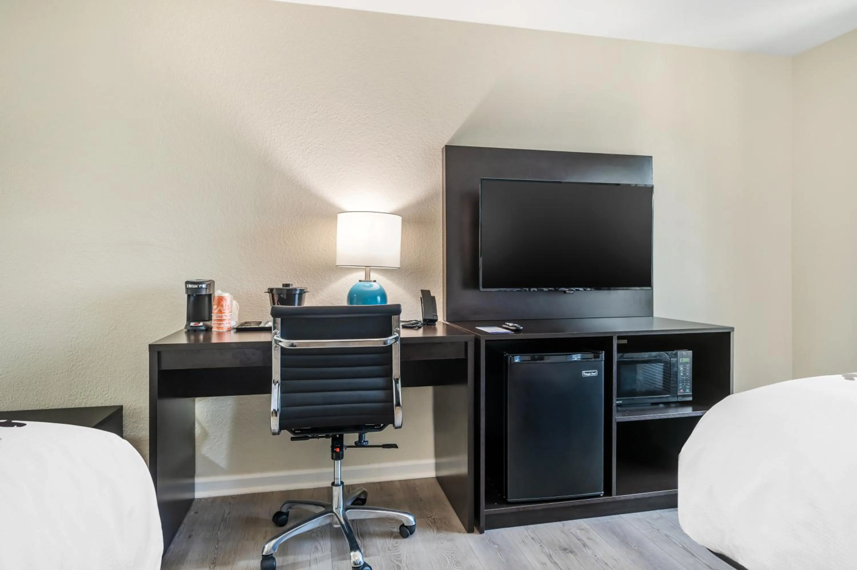 TV and multimedia in Sleep Inn & Suites