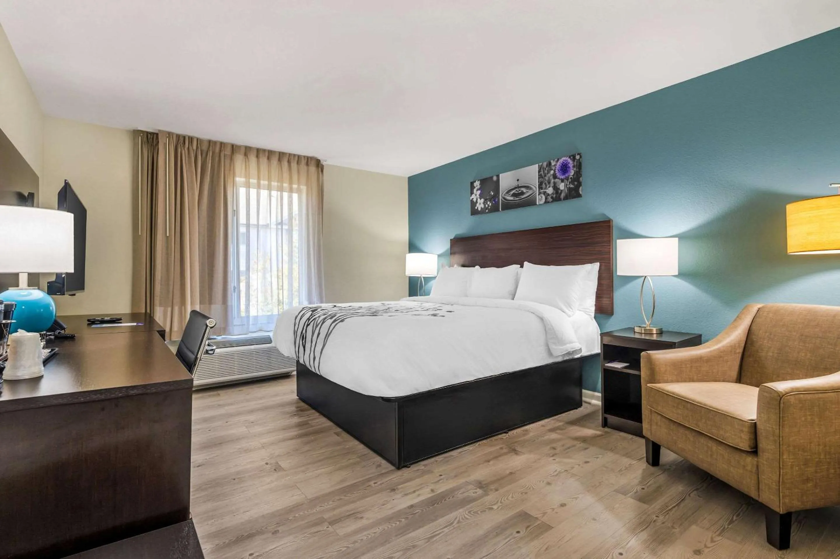 Bedroom, Bed in Sleep Inn & Suites