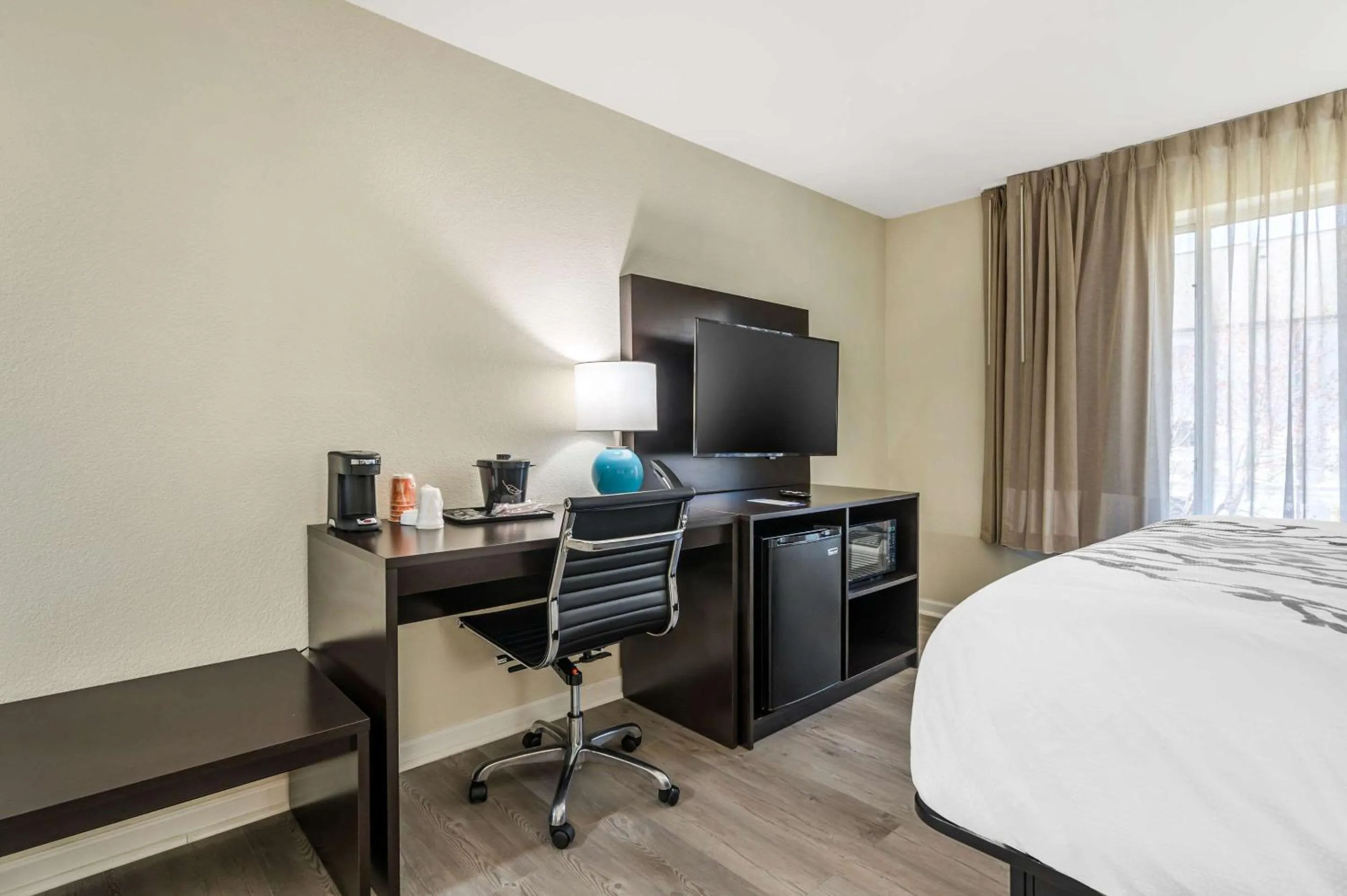 Bedroom, Bed in Sleep Inn & Suites