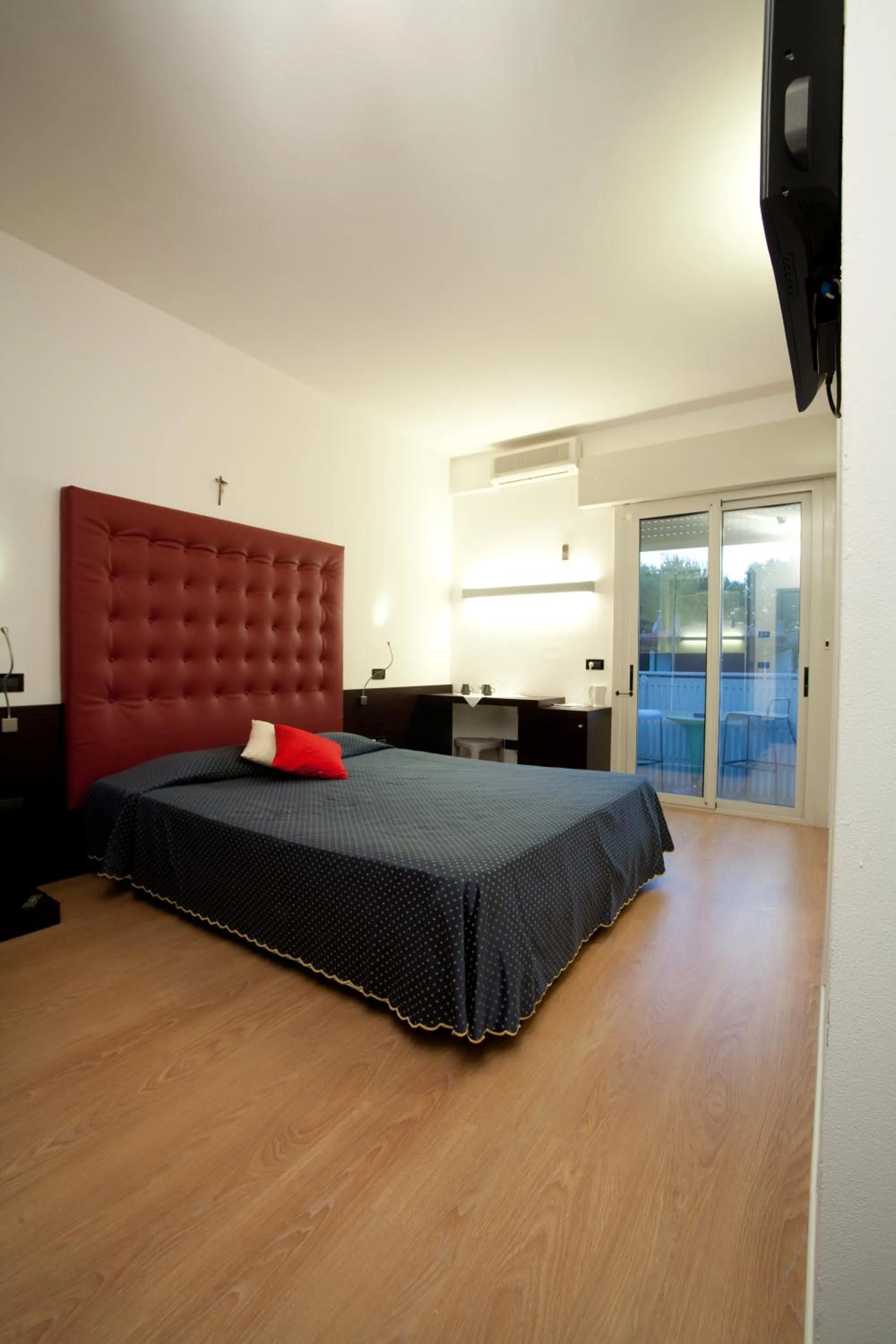 Photo of the whole room, Bed in Nice Hotel Bibione