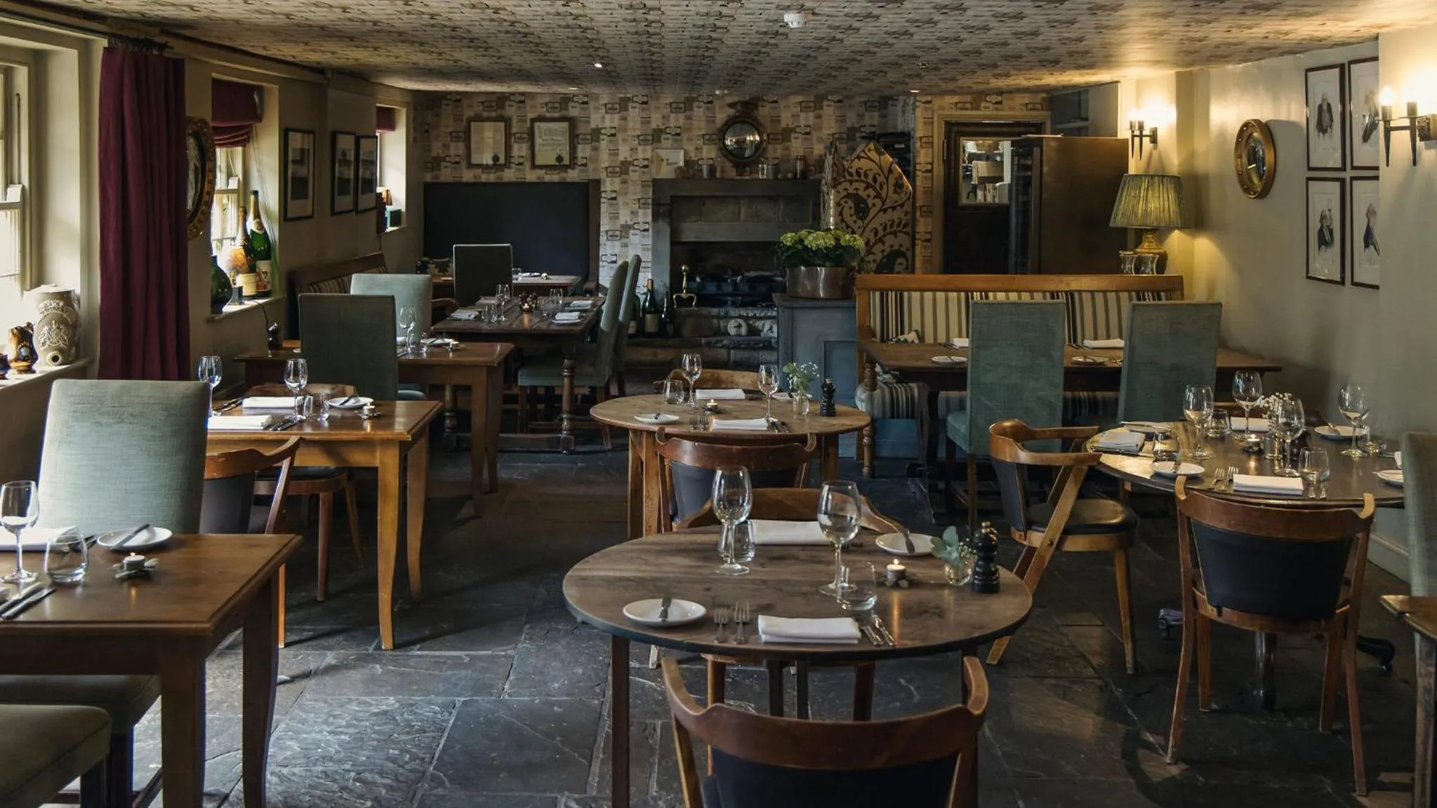 Restaurant/places to eat in The White Swan Inn