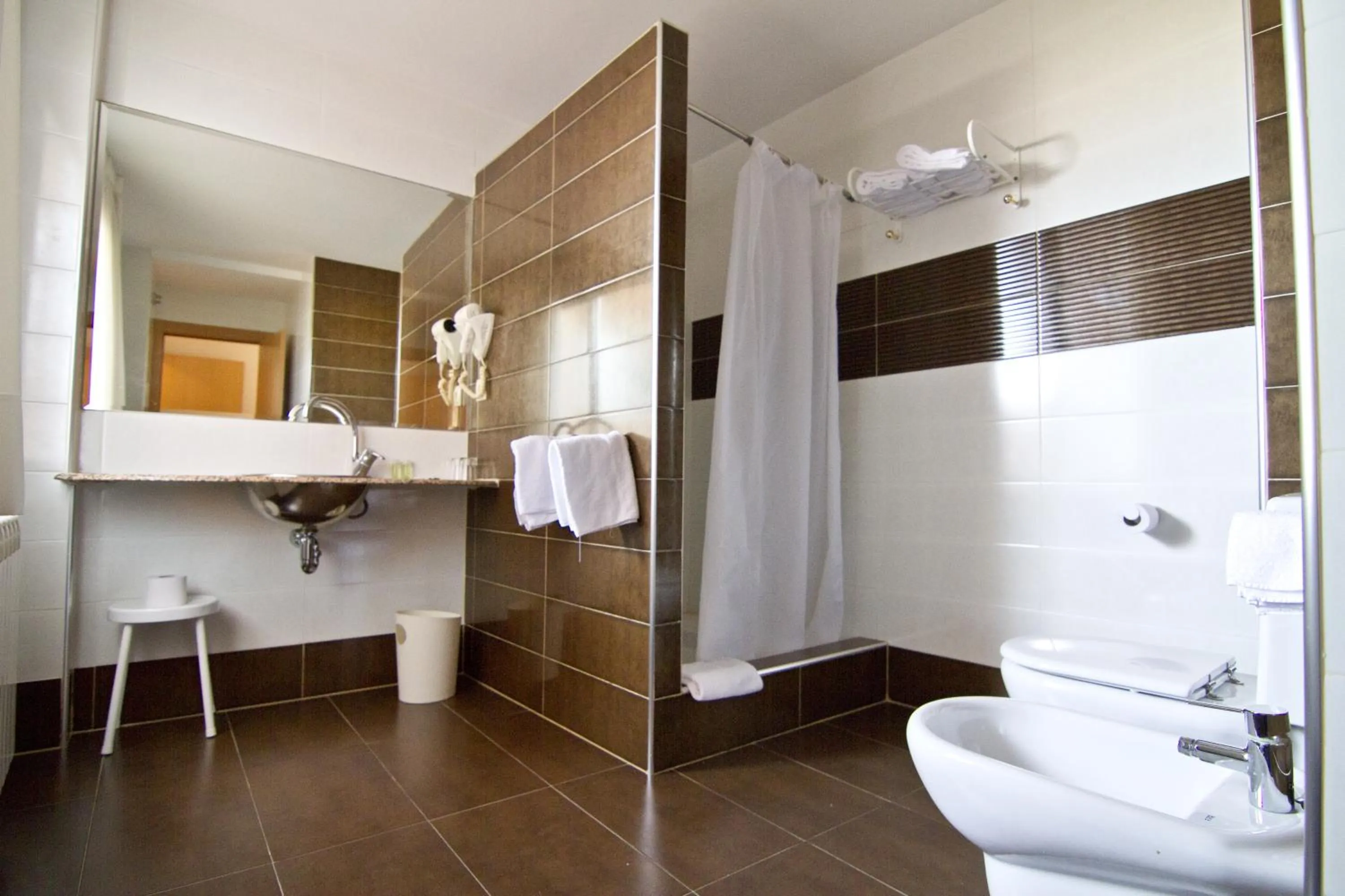 Bathroom in Hotel Isasa