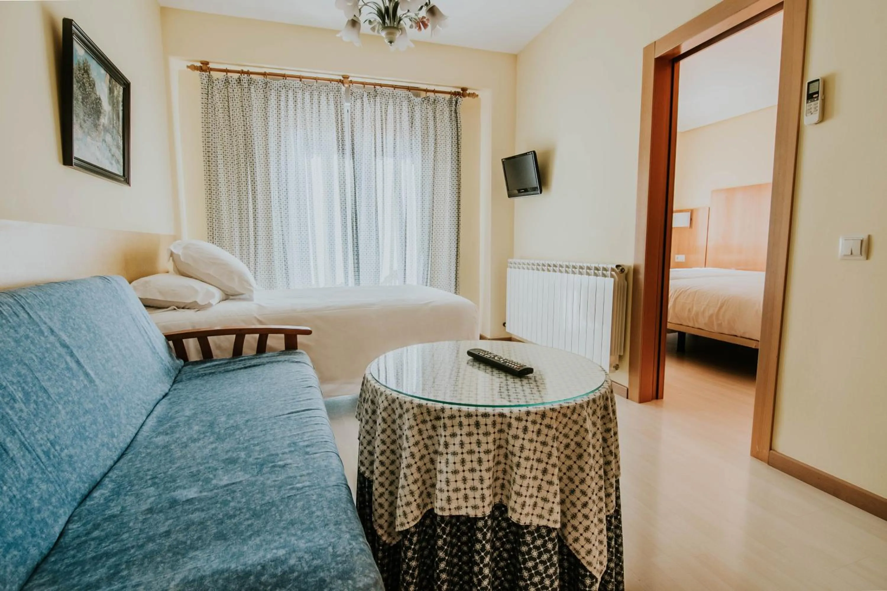 Living room, Bed in Hotel Isasa