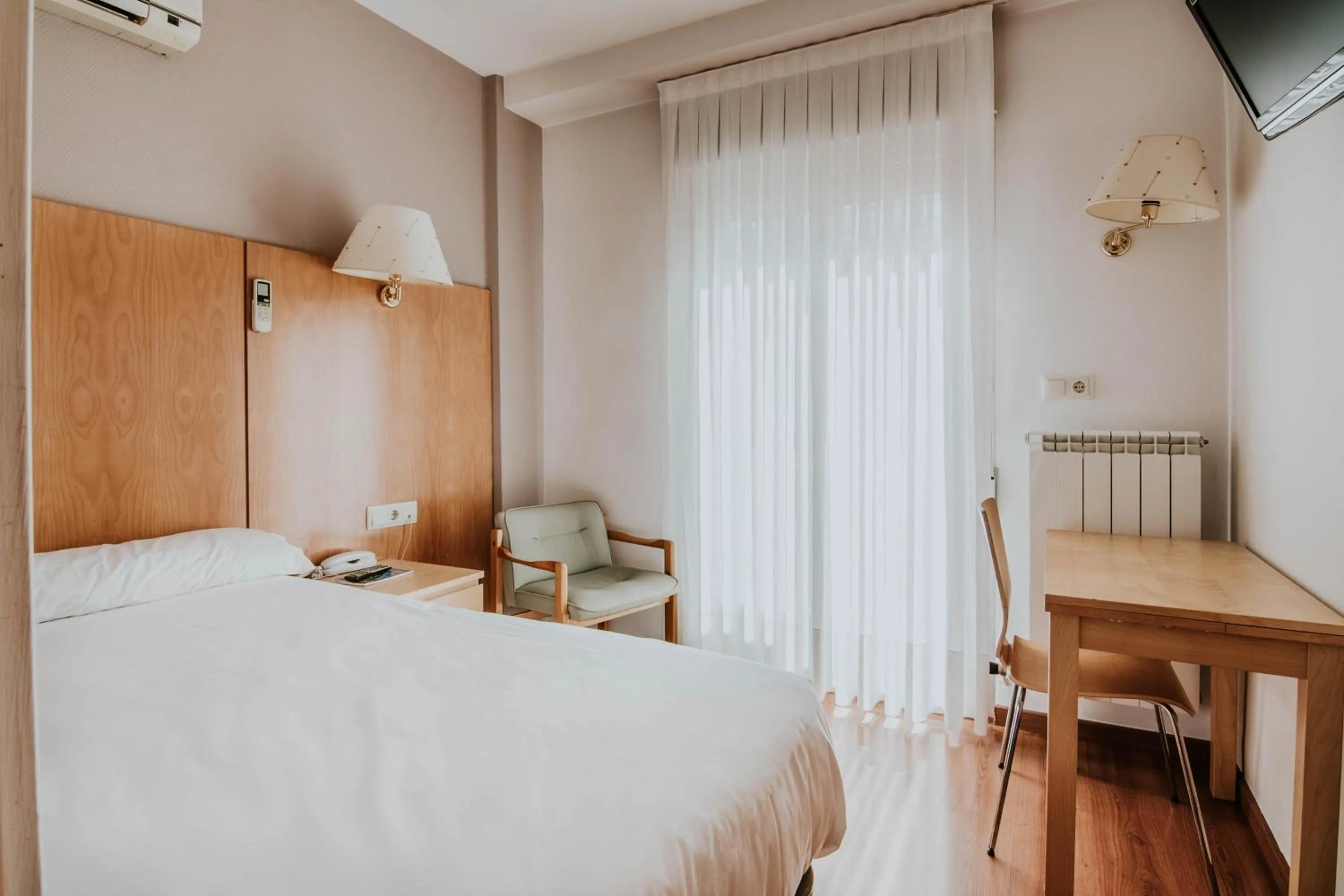 Bedroom, Bed in Hotel Isasa