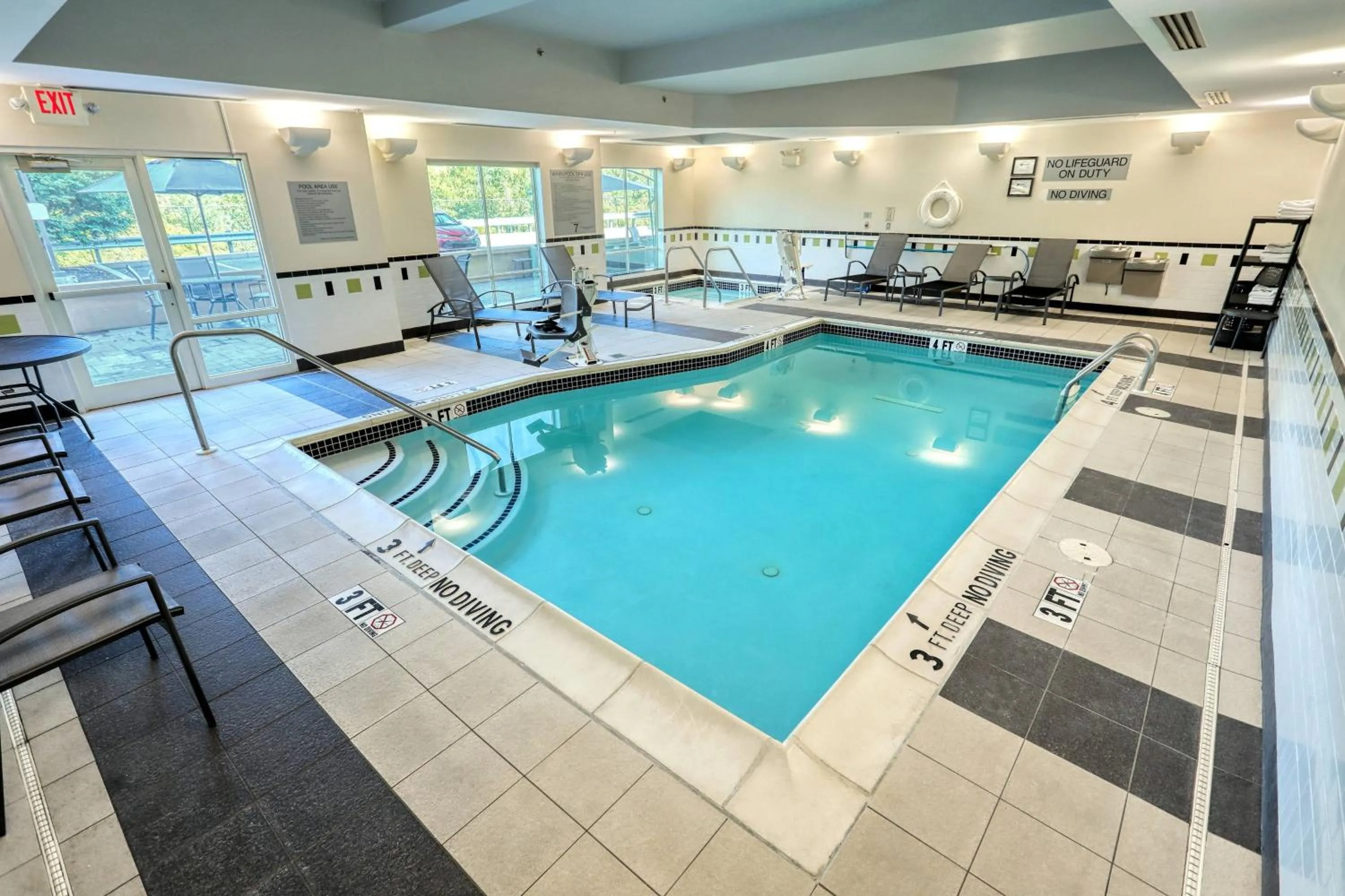 Swimming pool in Fairfield Inn & Suites by Marriott Harrisburg West/New Cumberland