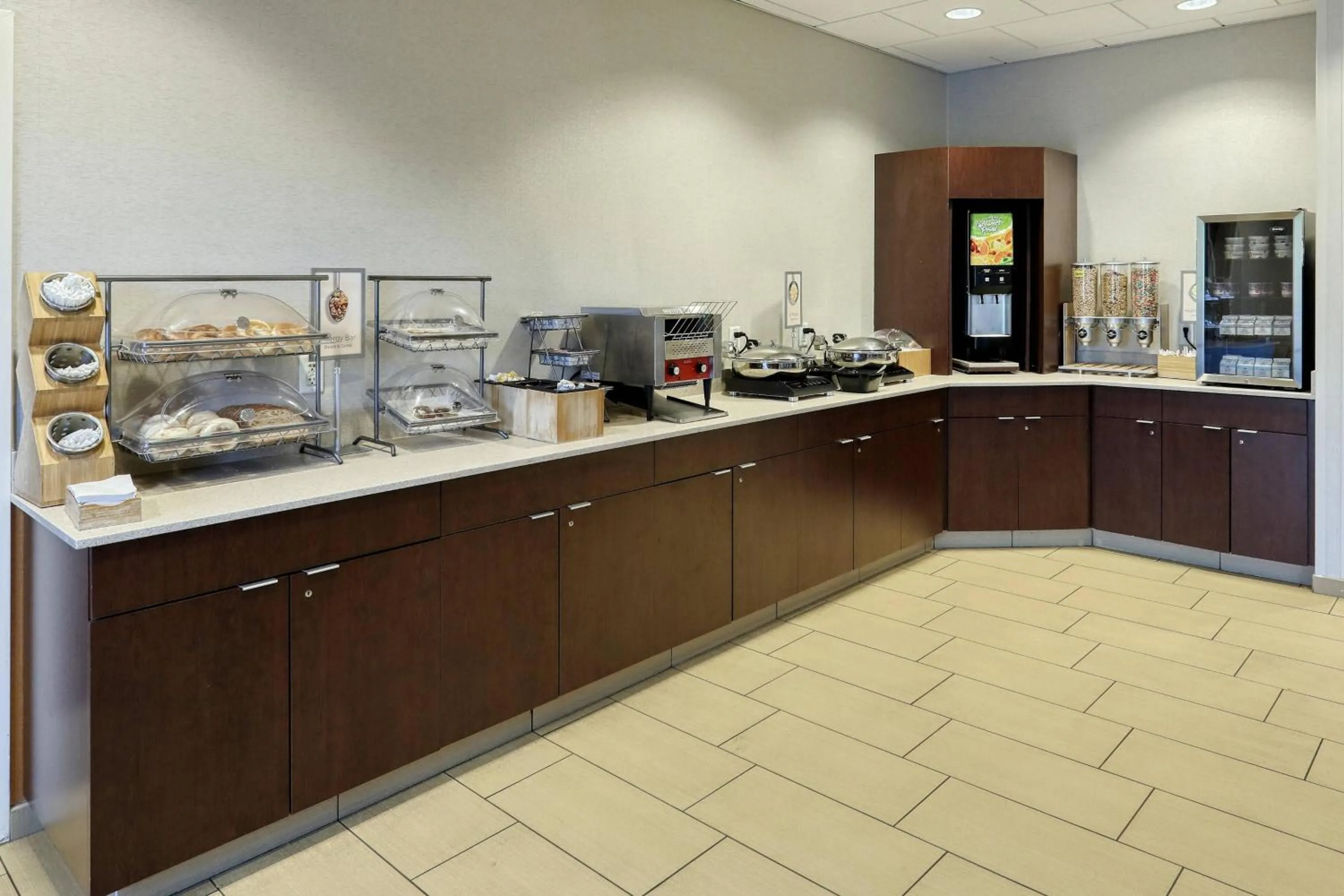 Breakfast in Fairfield Inn & Suites by Marriott Harrisburg West/New Cumberland