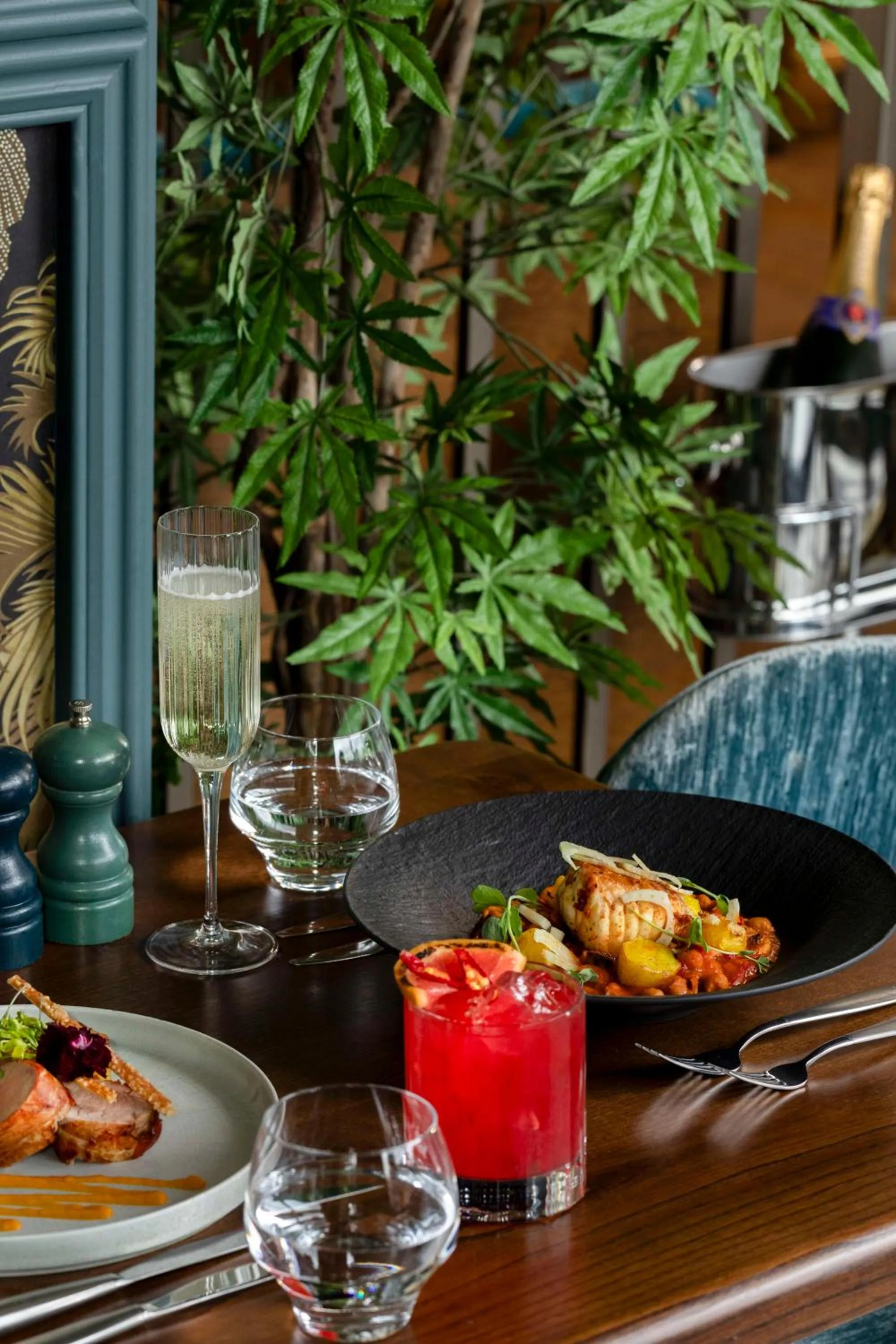 Dining area in Hilton Birmingham Metropole Hotel