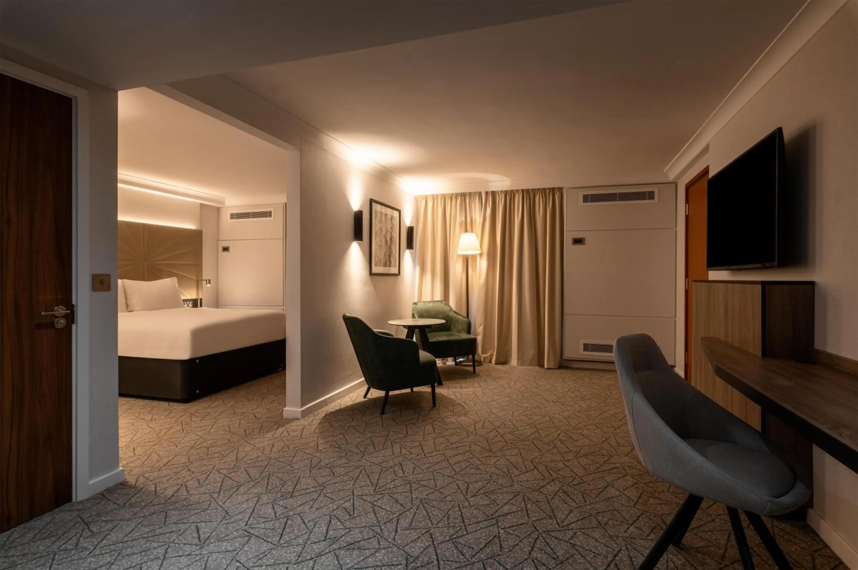 Bed in Hilton Birmingham Metropole Hotel