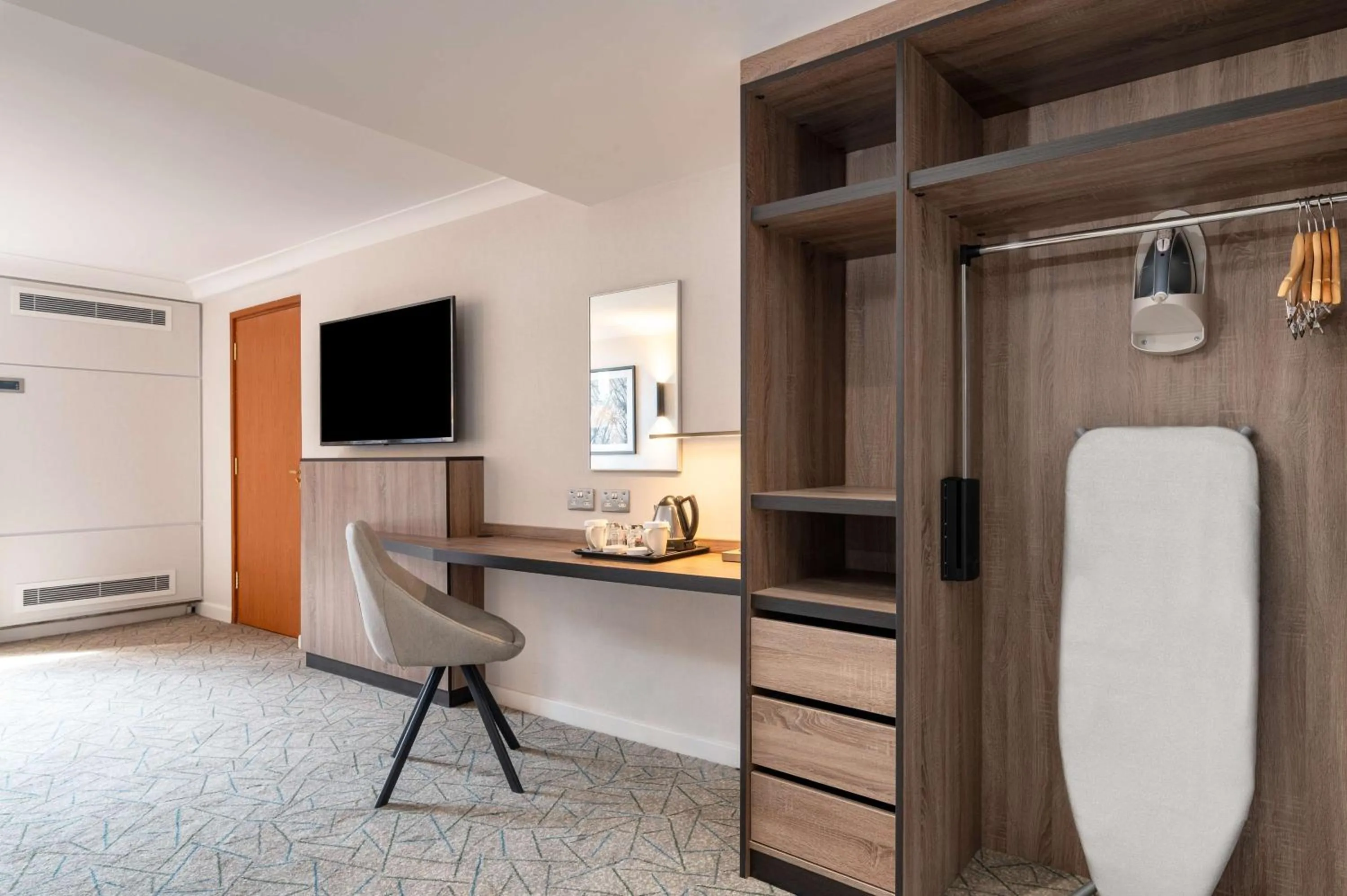 Bedroom in Hilton Birmingham Metropole Hotel