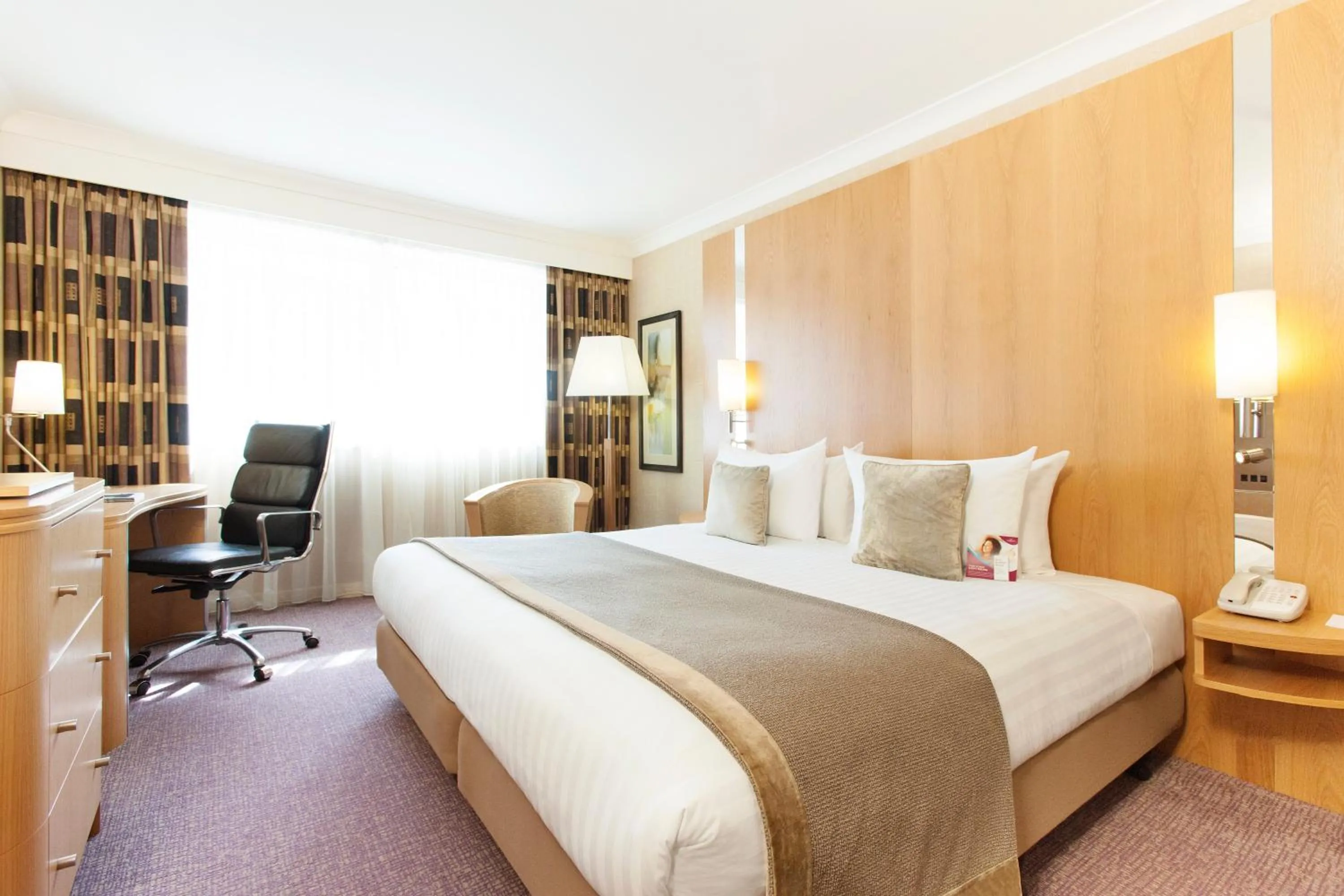 Photo of the whole room in Crowne Plaza Reading