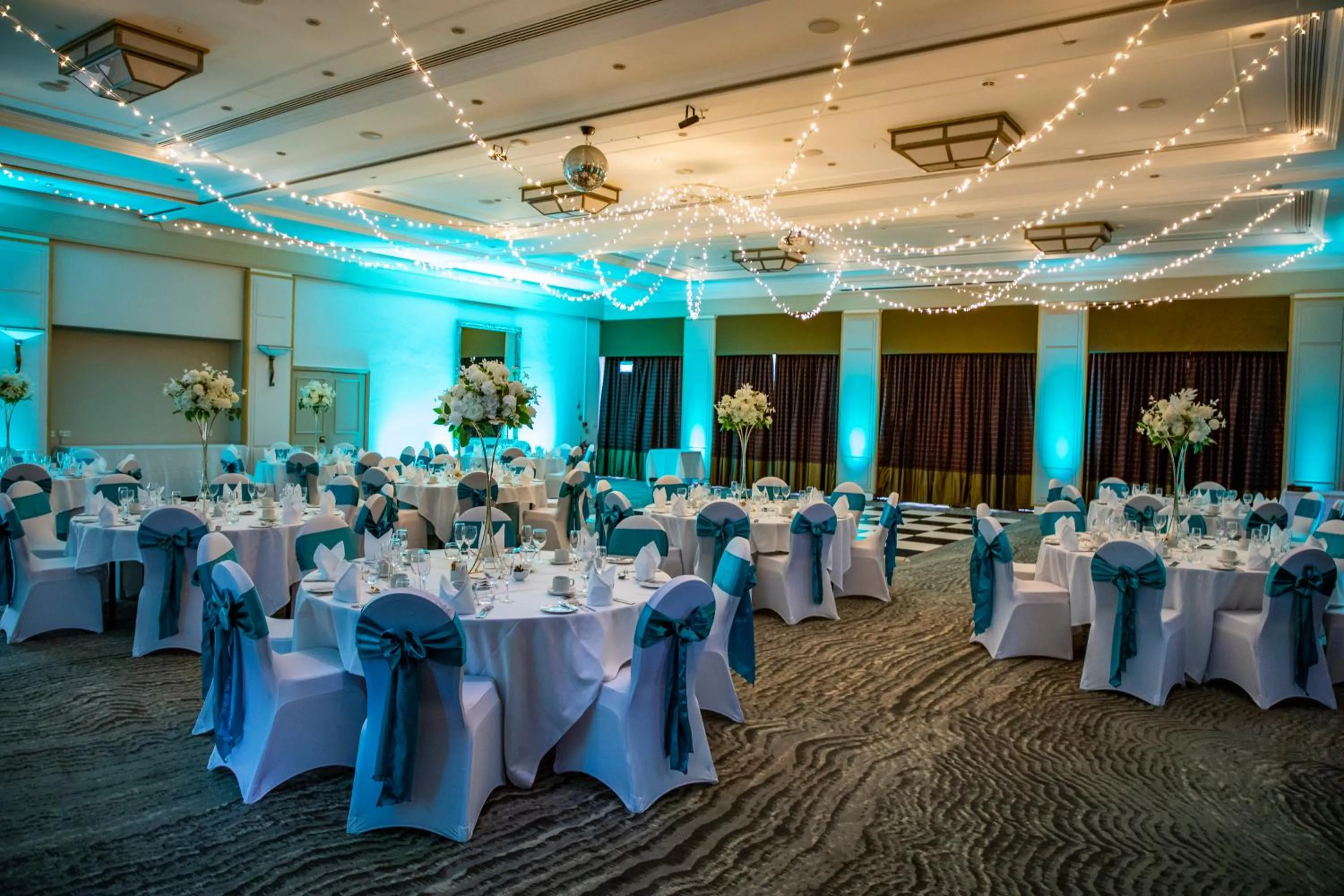 Restaurant/places to eat in Crowne Plaza Reading