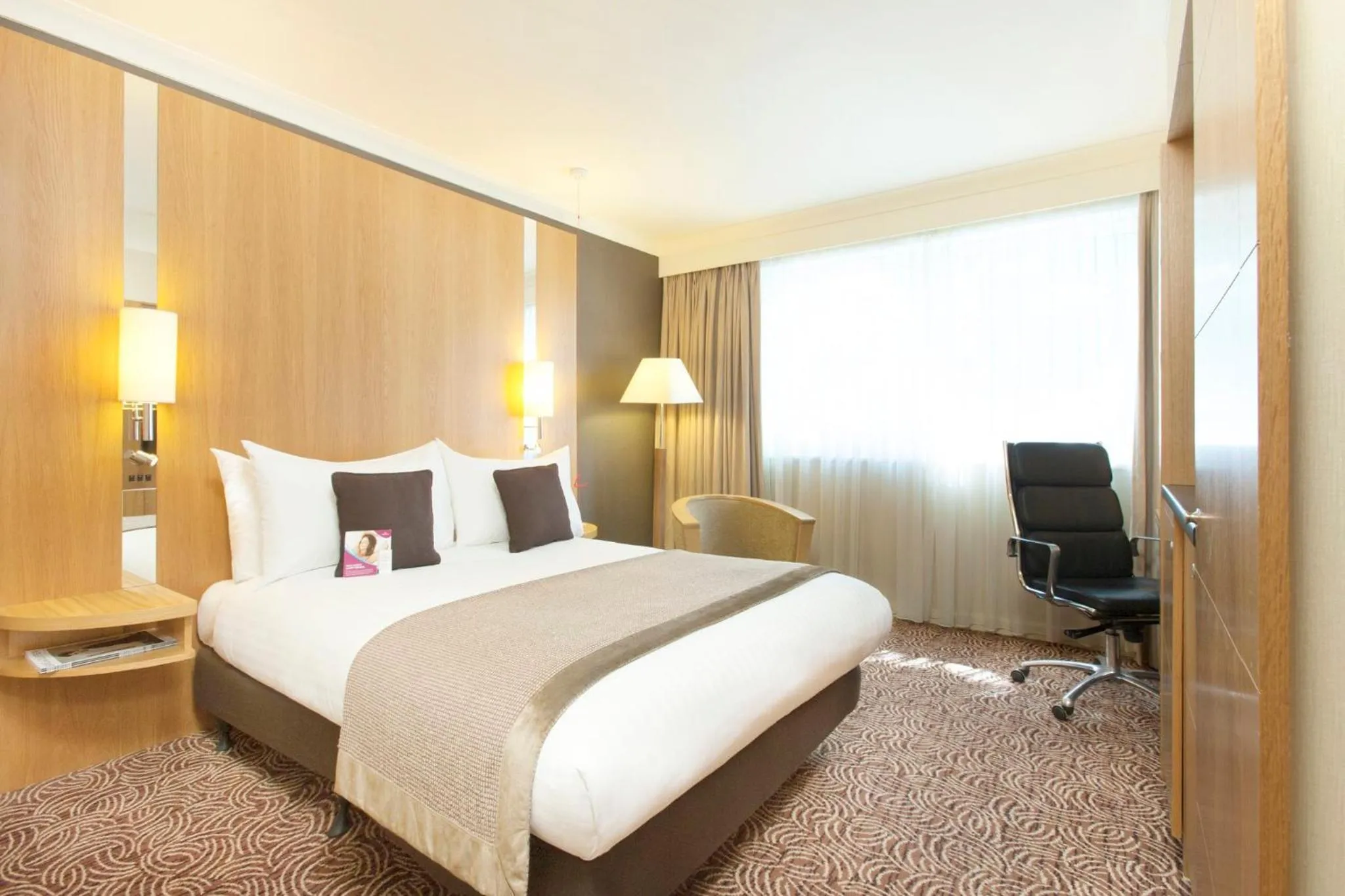 Photo of the whole room in Crowne Plaza Reading