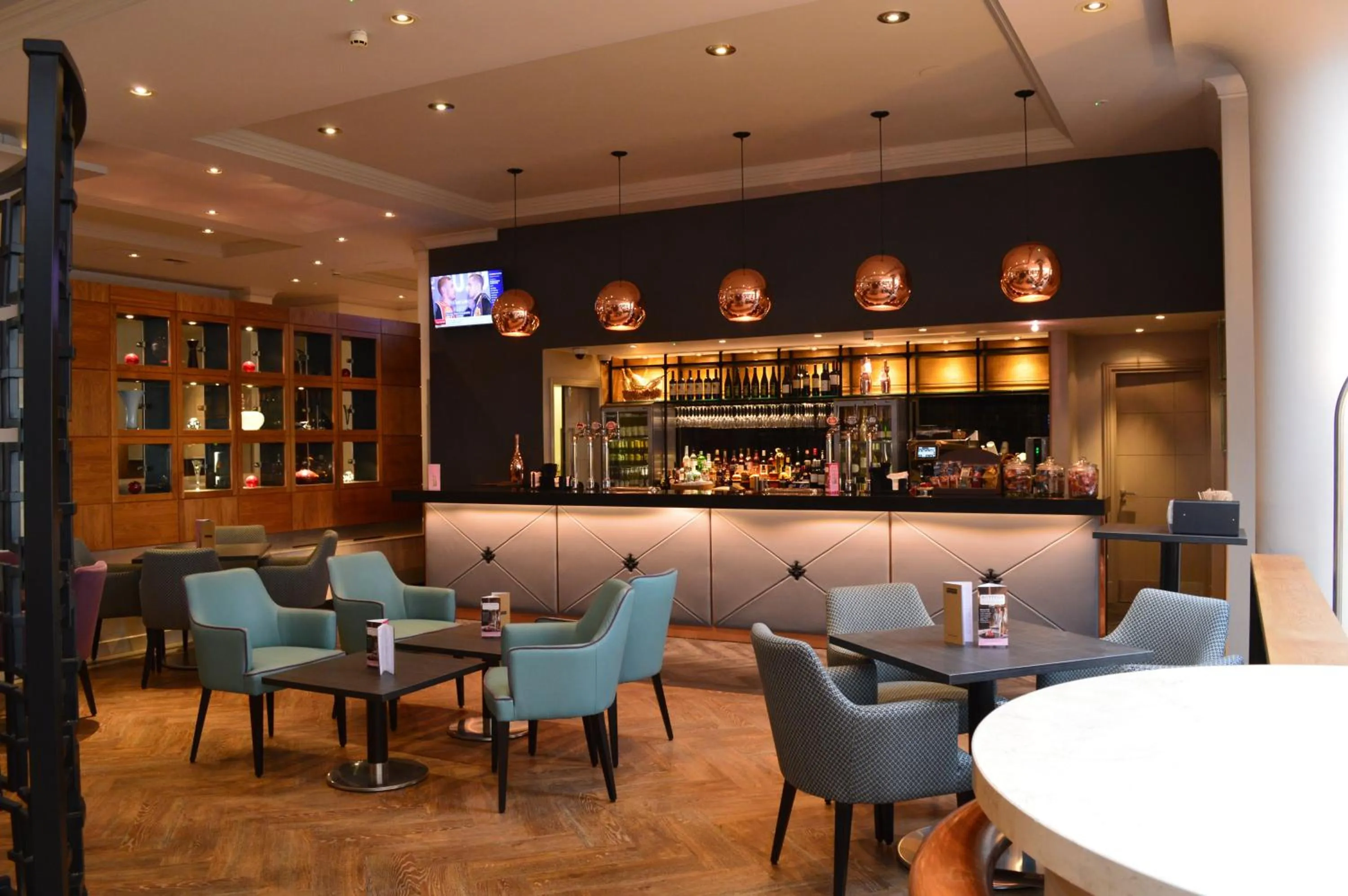 Restaurant/places to eat in Crowne Plaza Reading