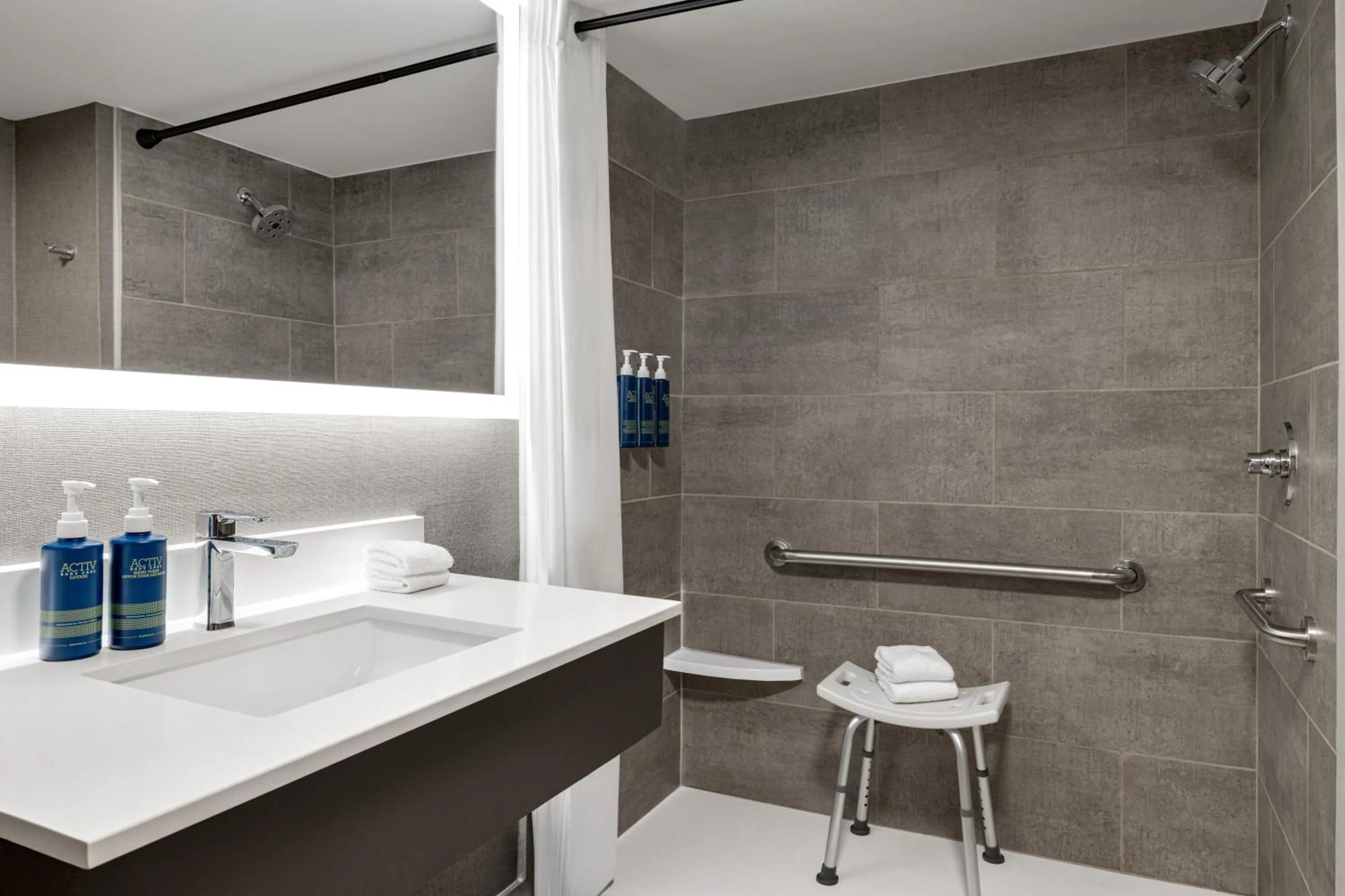 Shower in Four Points by Sheraton Columbus-Polaris