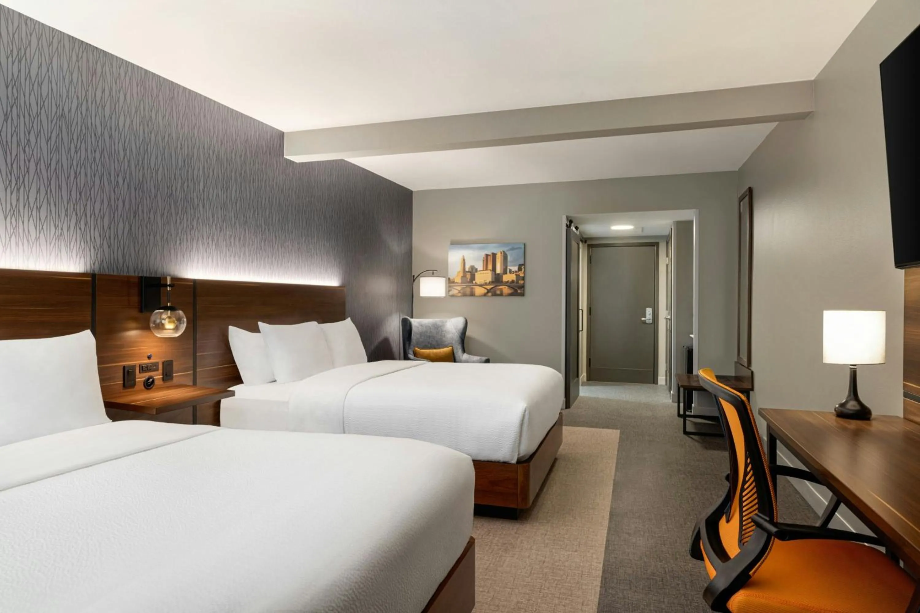 Photo of the whole room, Bed in Four Points by Sheraton Columbus-Polaris