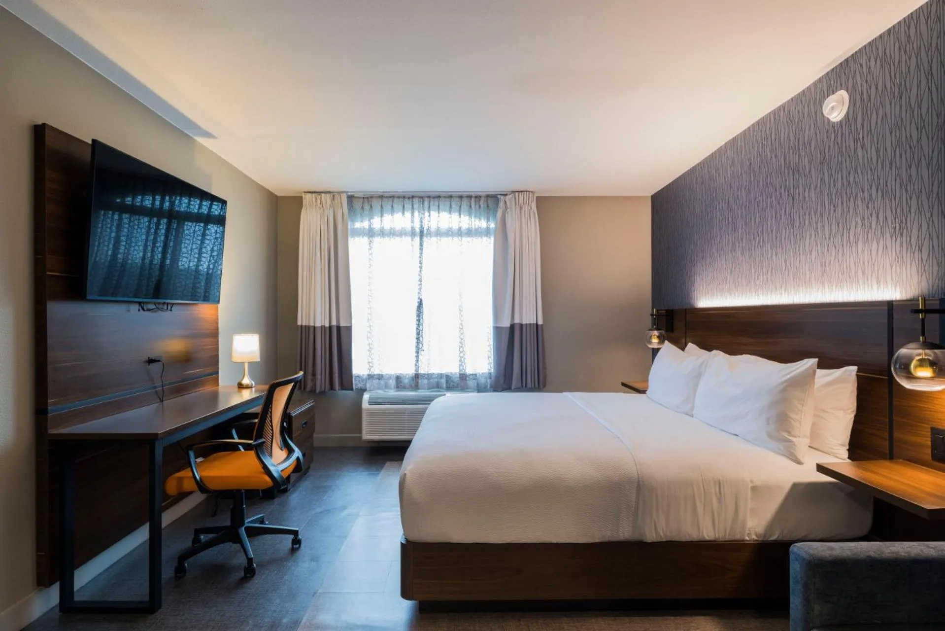 Bed in Four Points by Sheraton Columbus-Polaris