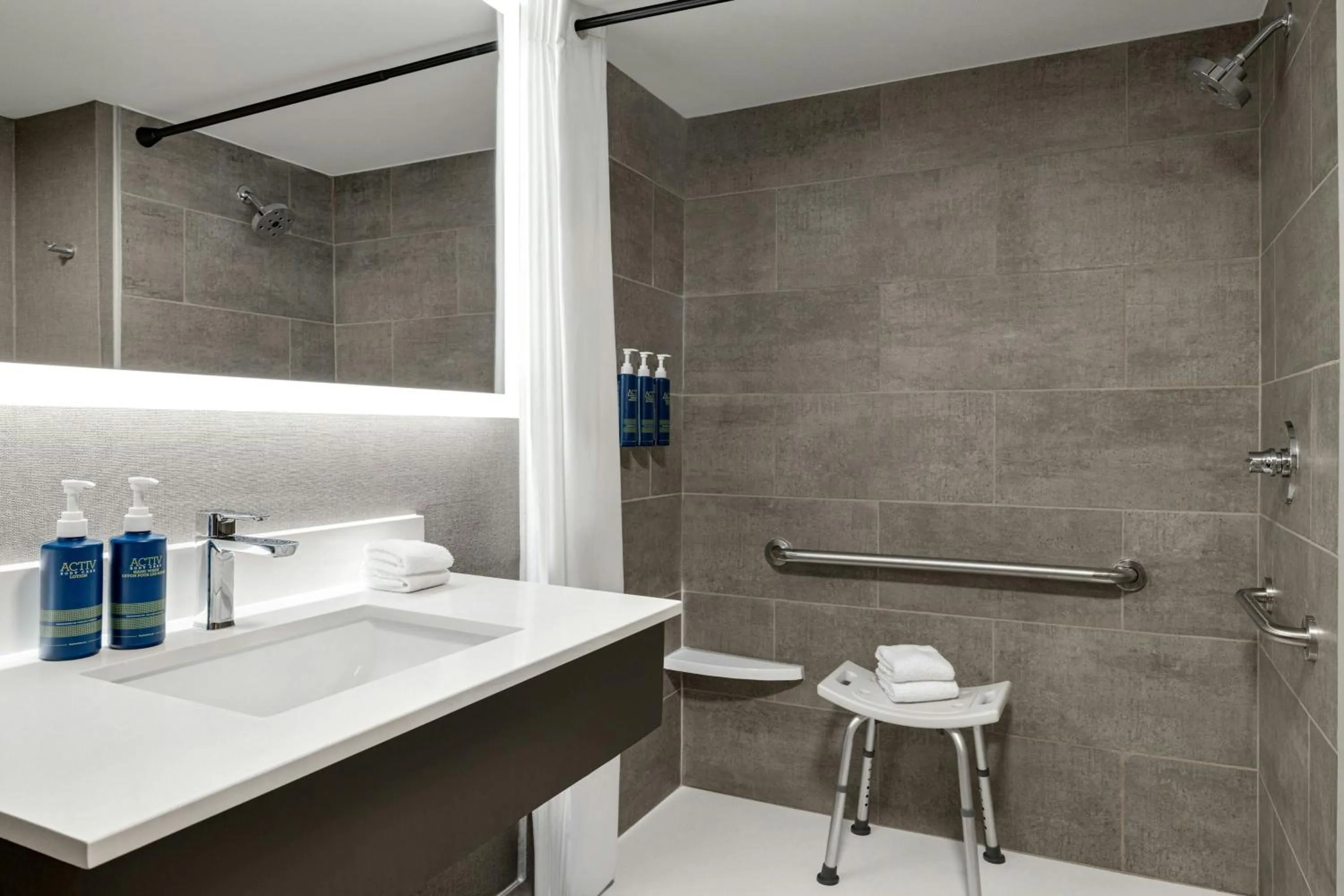 Bathroom in Four Points by Sheraton Columbus-Polaris