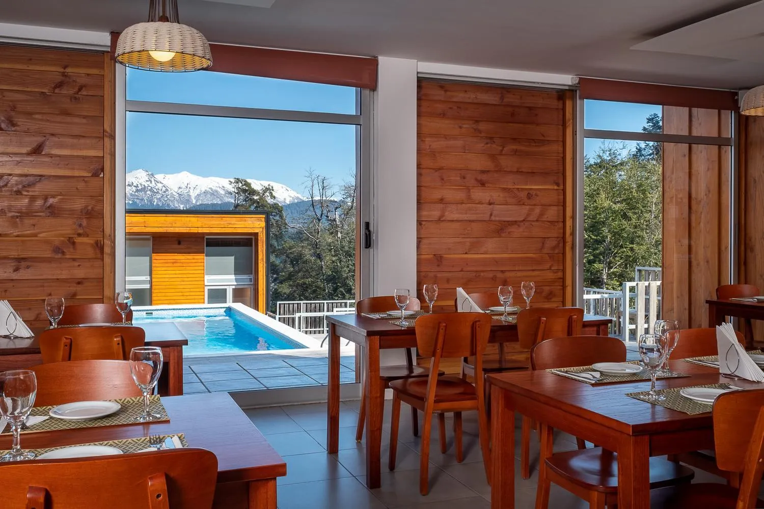 Restaurant/places to eat in Montaña Resort