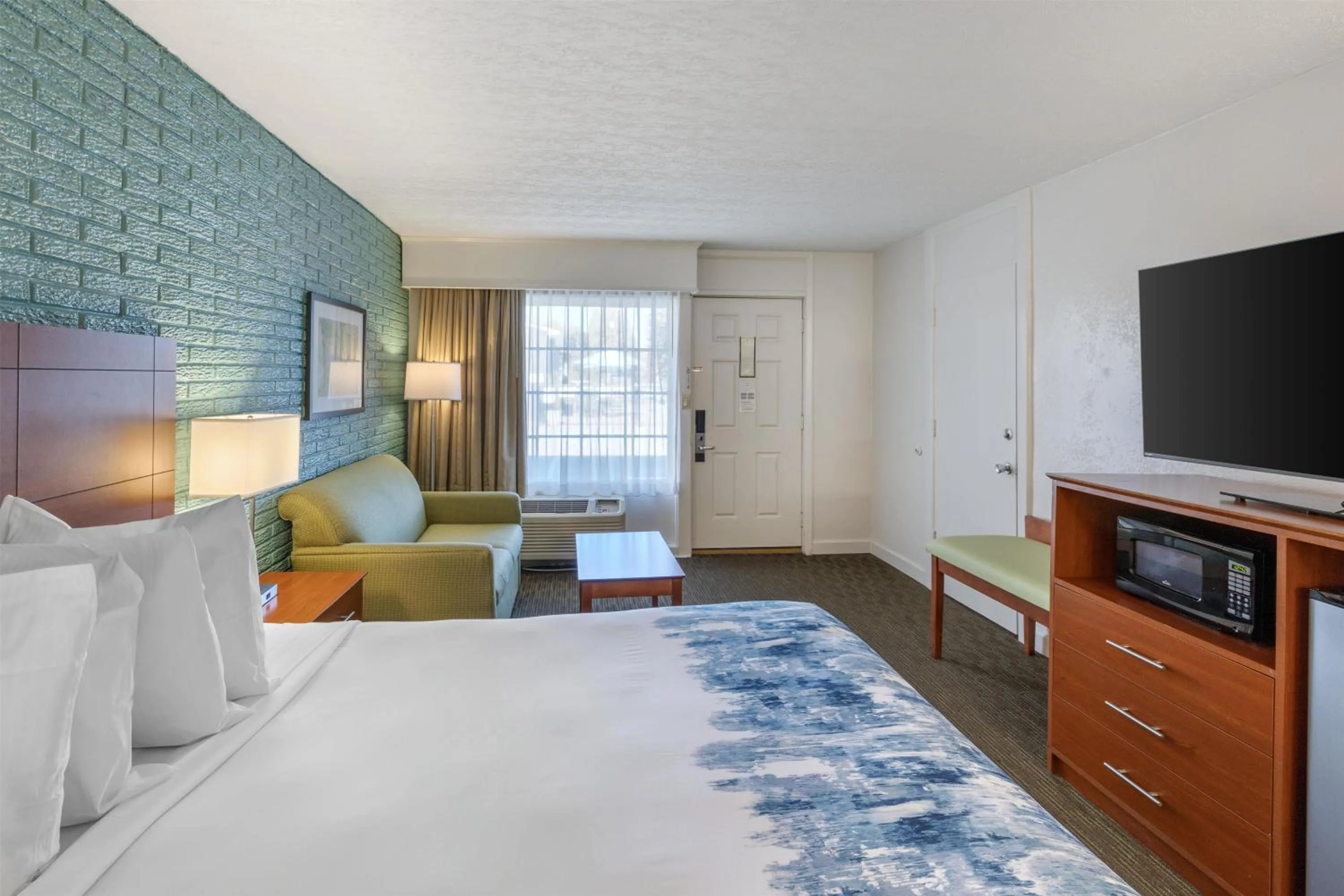 Bedroom, Bed in Best Western Hendersonville Inn