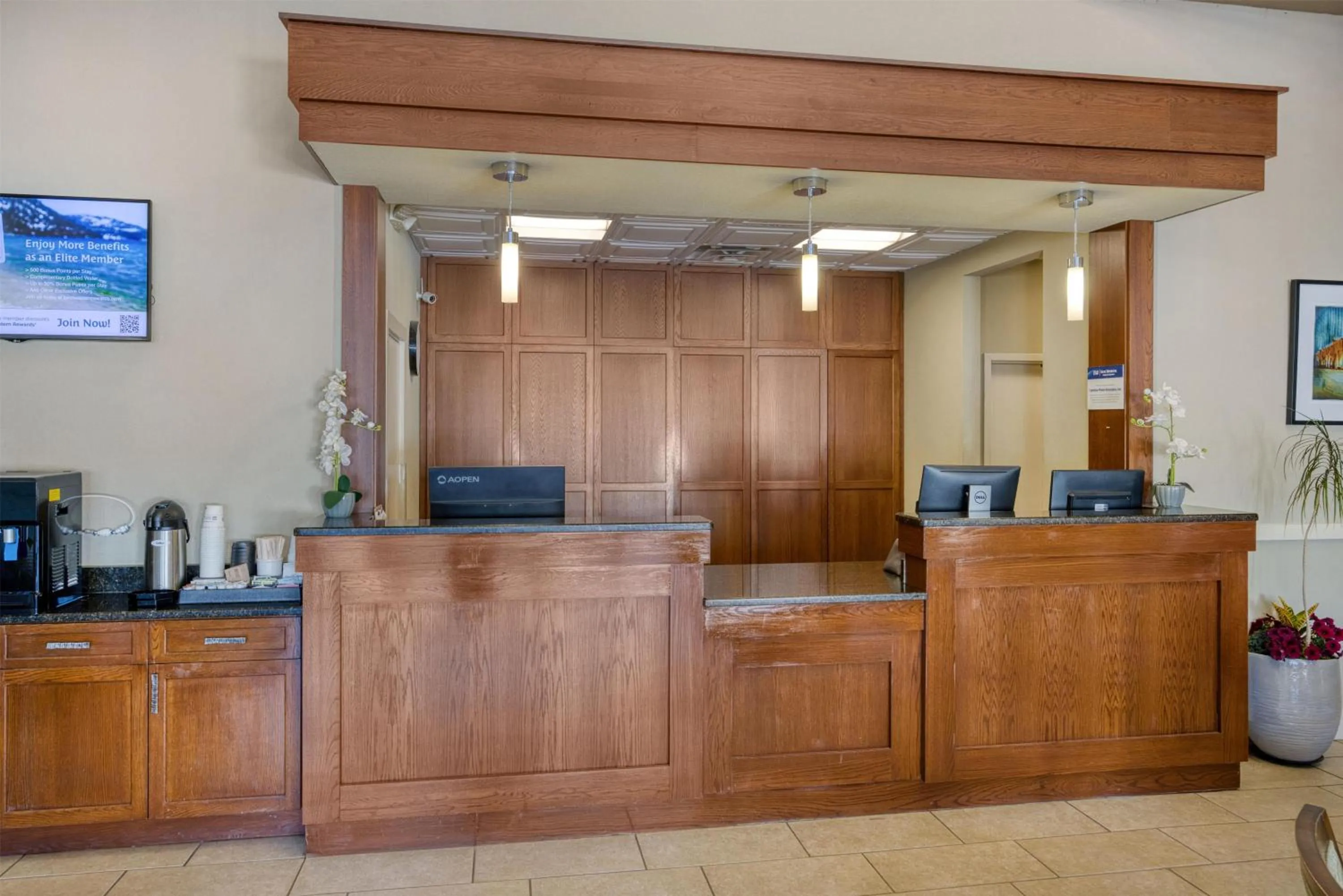 Lobby or reception in Best Western Hendersonville Inn