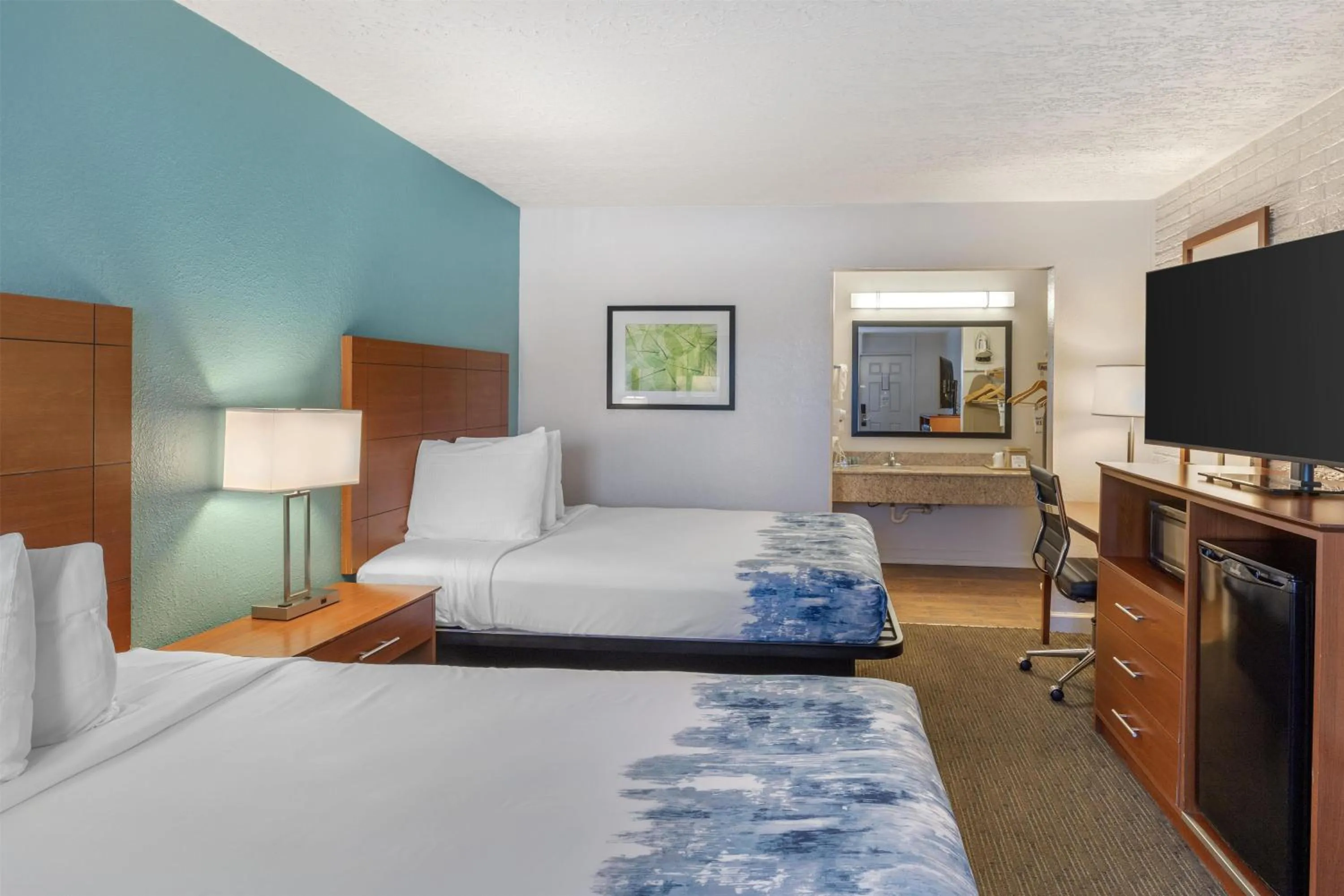 Bedroom, Bed in Best Western Hendersonville Inn