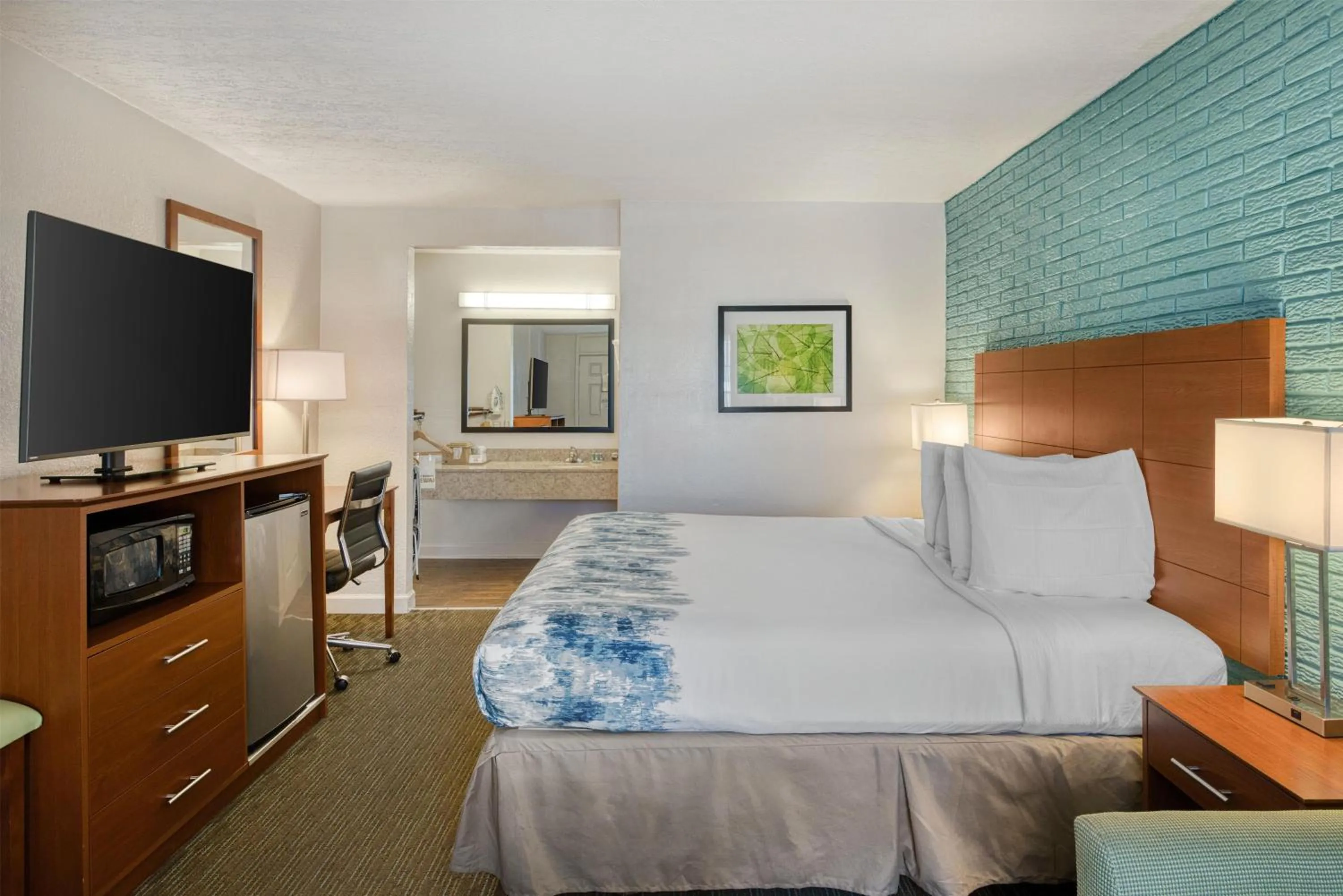 Bedroom, Bed in Best Western Hendersonville Inn