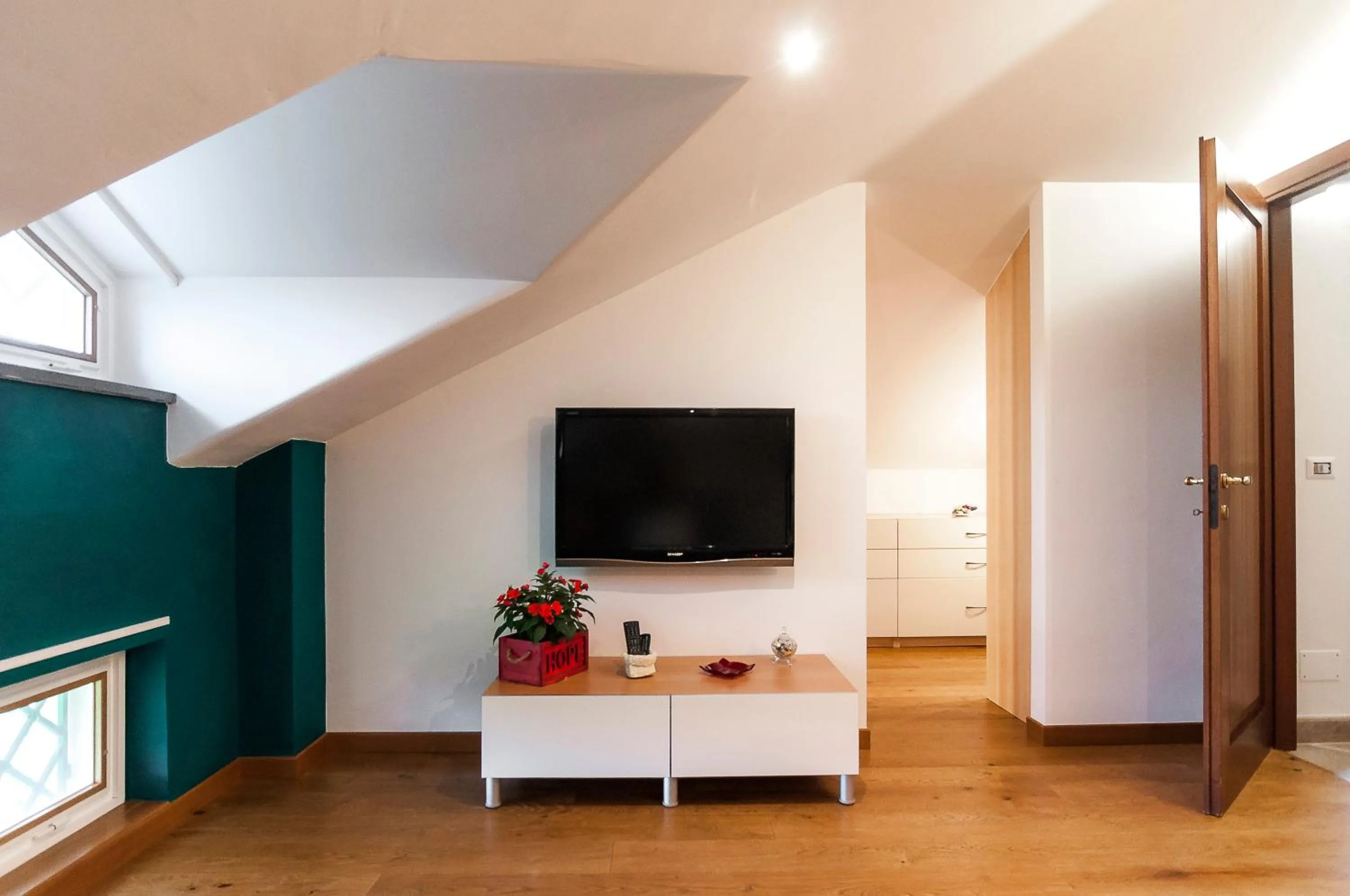 TV and multimedia in Villa Rosa Lifestyle B&B