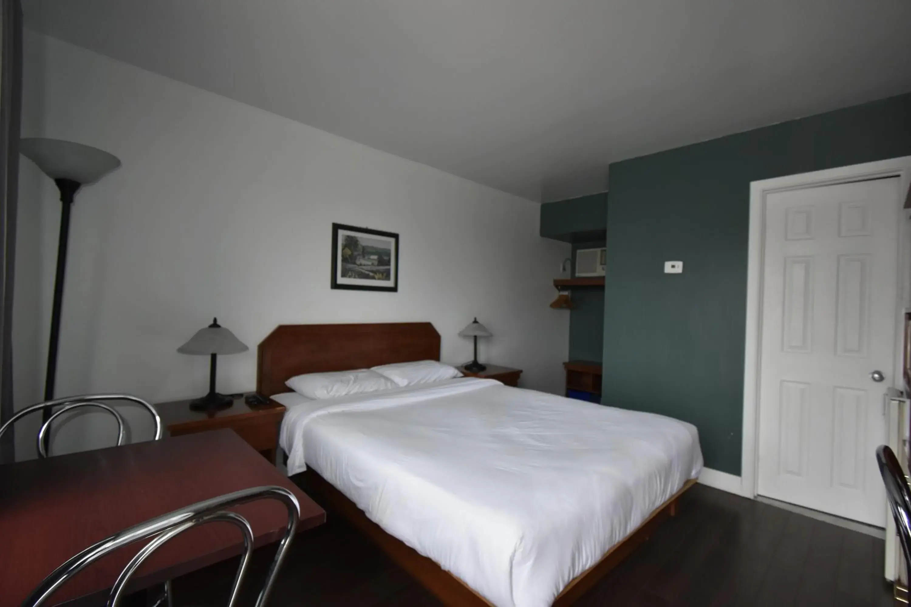 Queen Room in Motel ANF Queen Room in Motel ANF