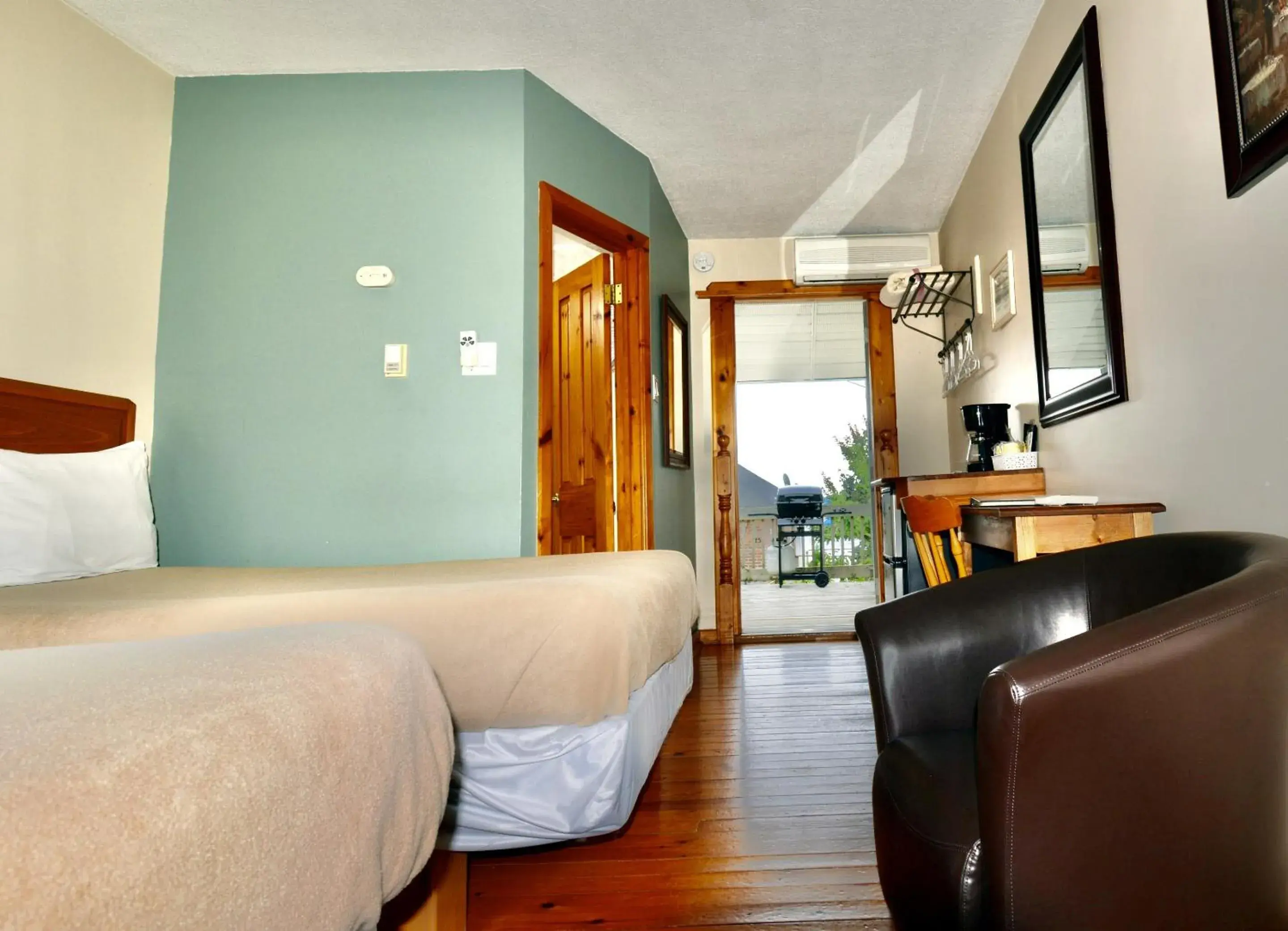 Comfort Triple Room in Dewar's Inn and Cottages Comfort Triple Room in Dewar's Inn and Cottages