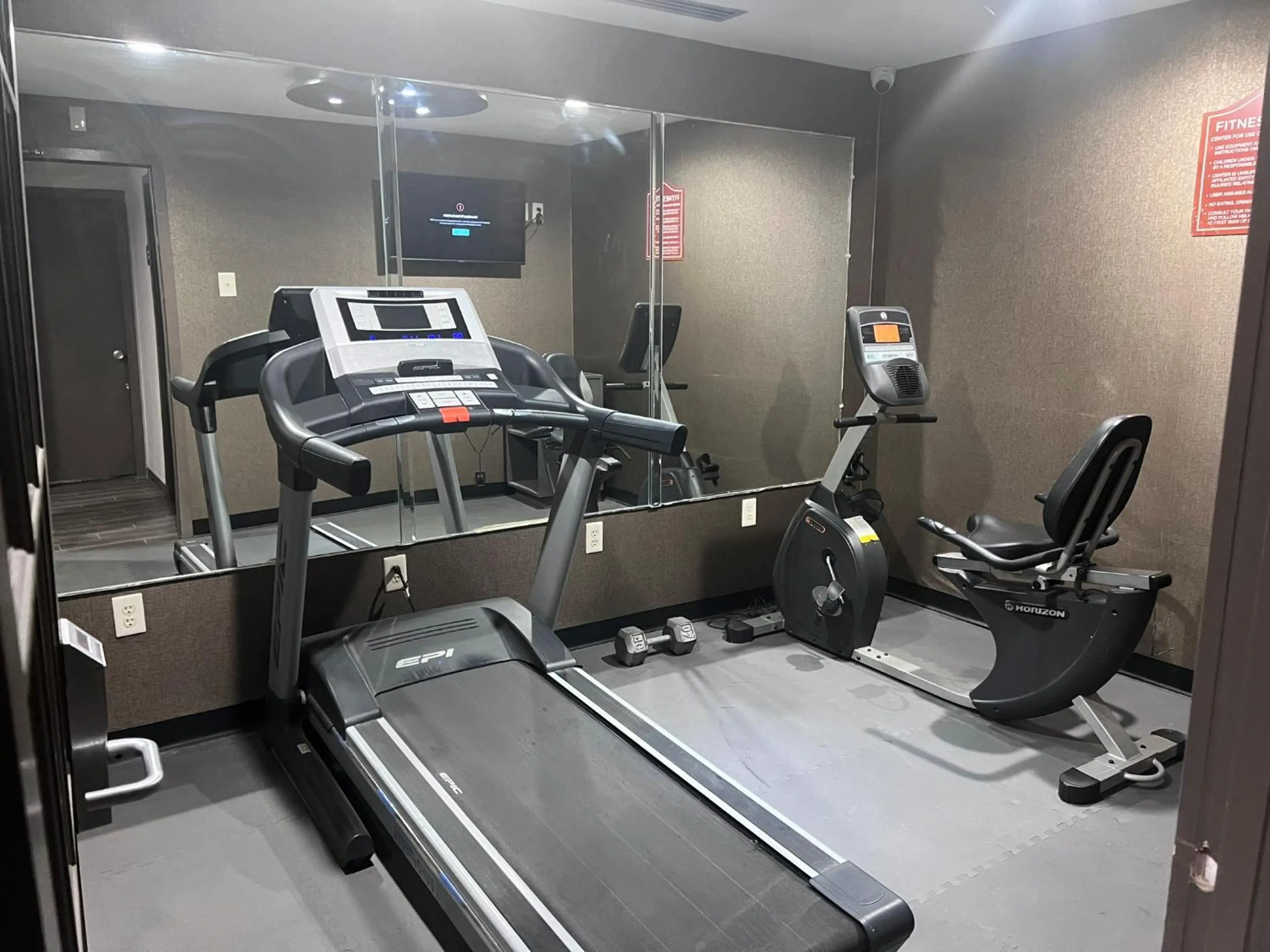 Fitness centre/facilities in Days Inn by Wyndham Fayetteville