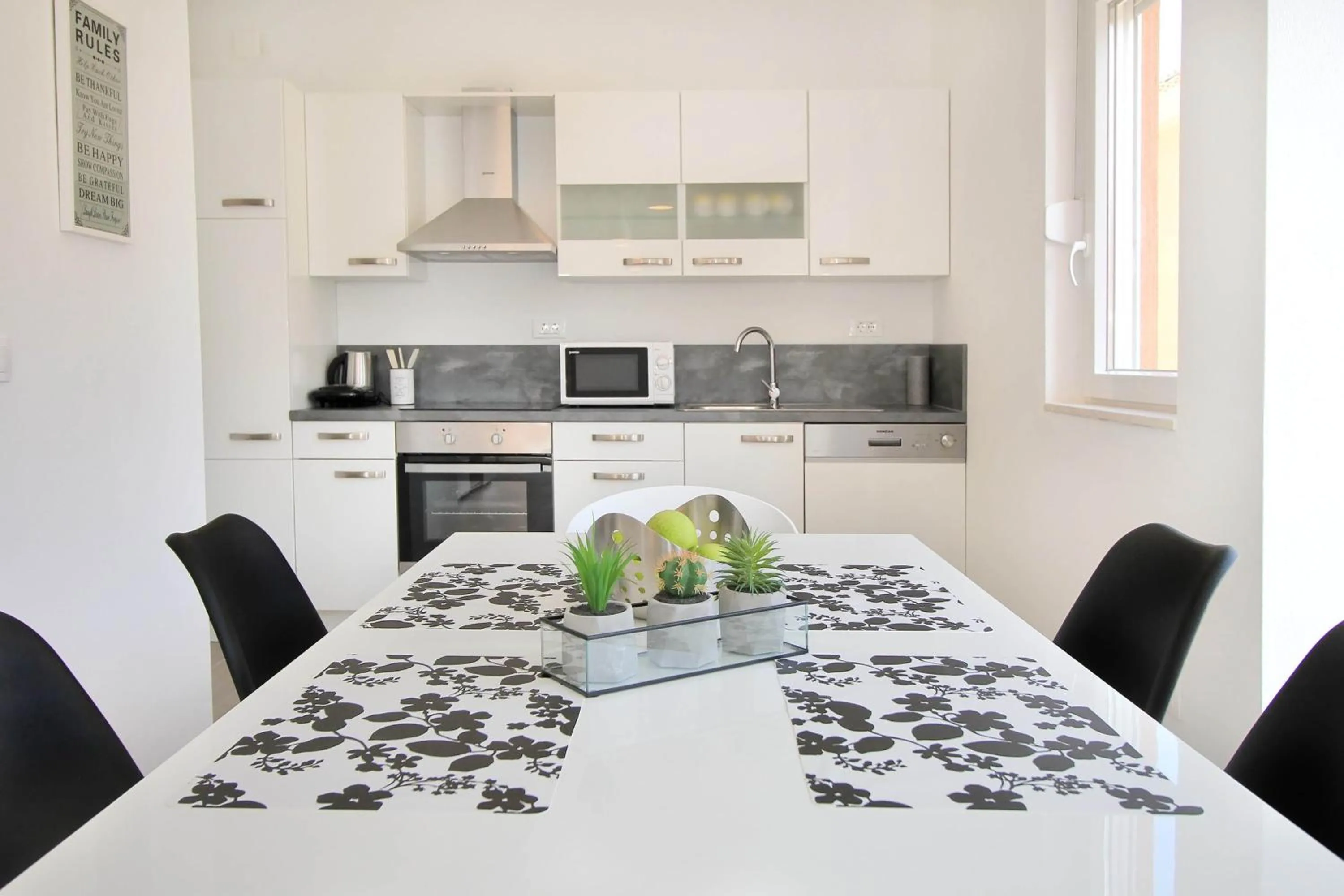 Dining area in Bacan Family Apartments